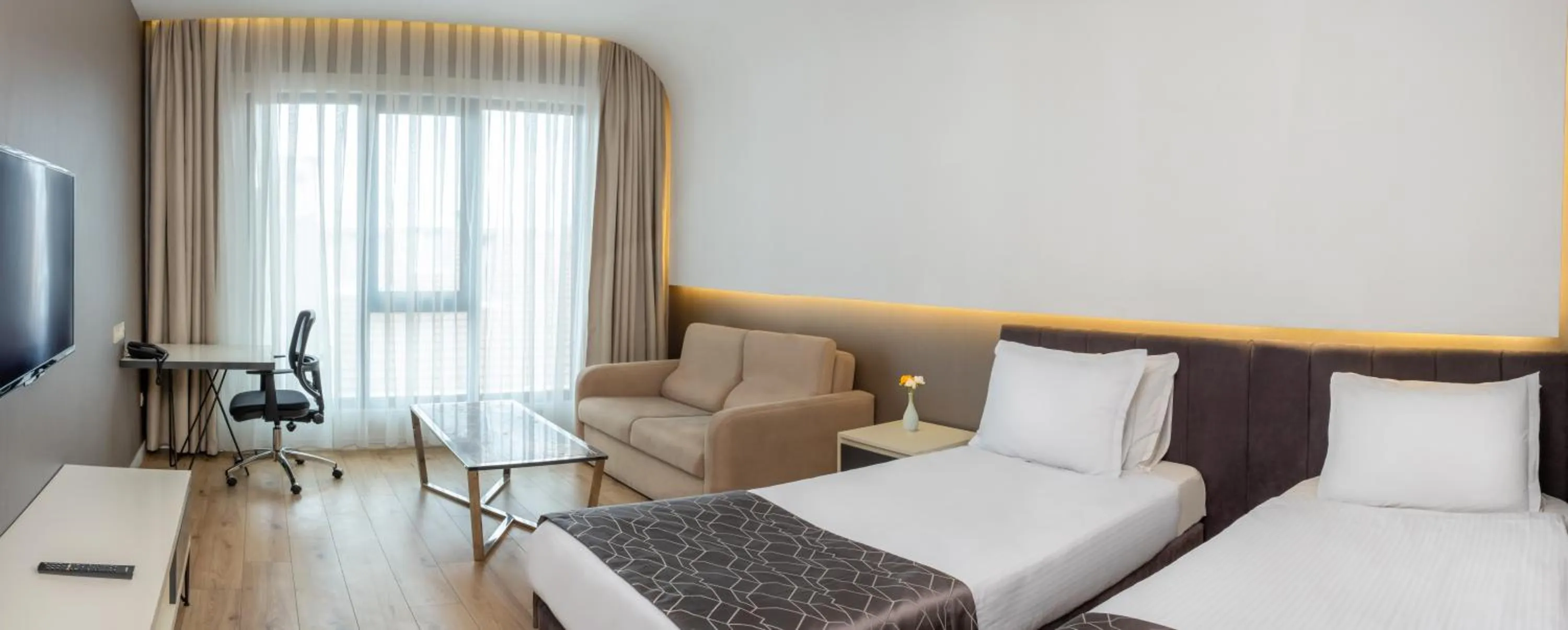 Photo of the whole room, Bed in Elm Suite Hotel