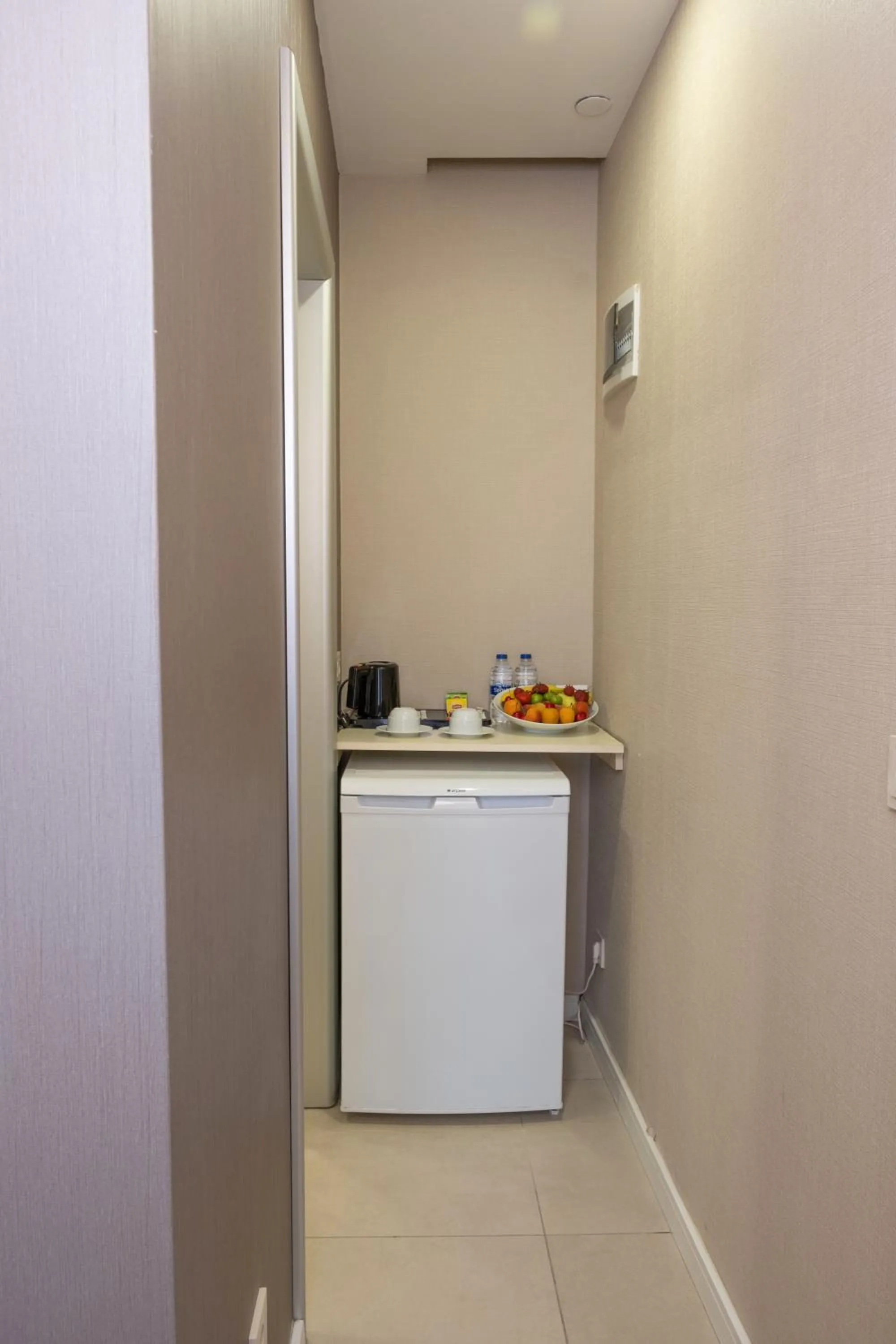 Kitchen or kitchenette in Elm Suite Hotel