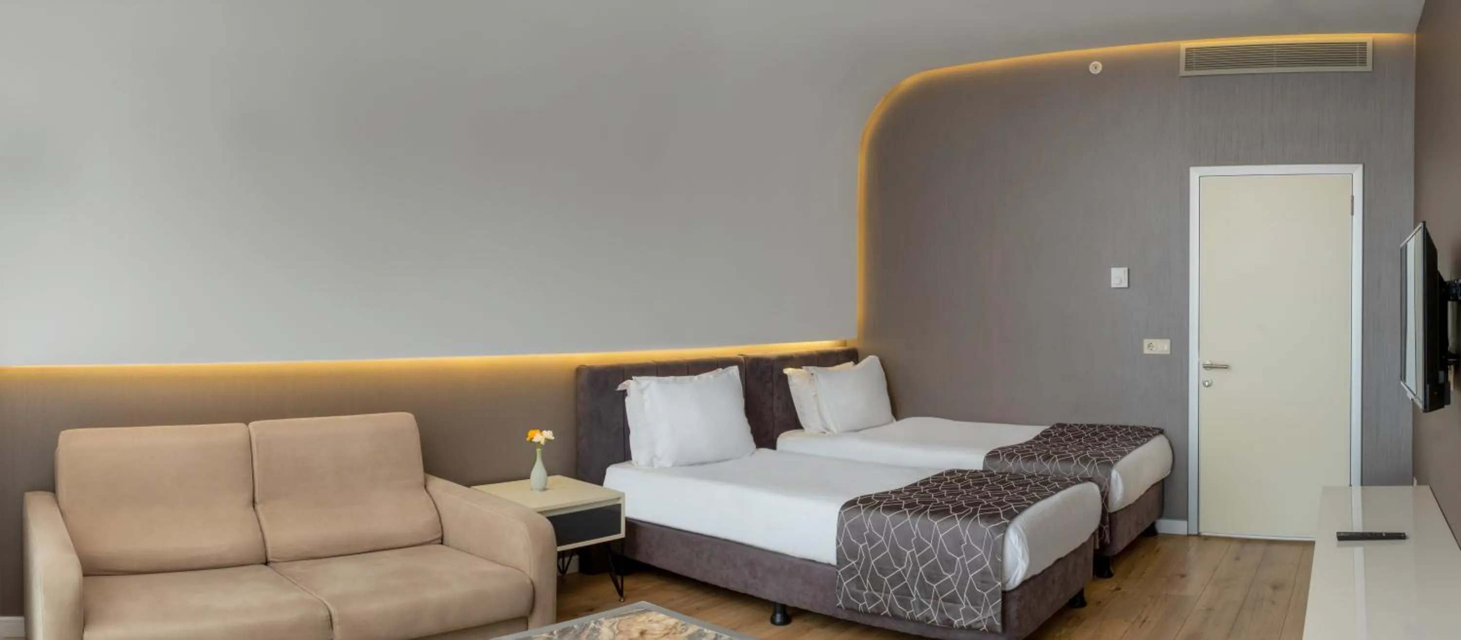 Photo of the whole room, Bed in Elm Suite Hotel