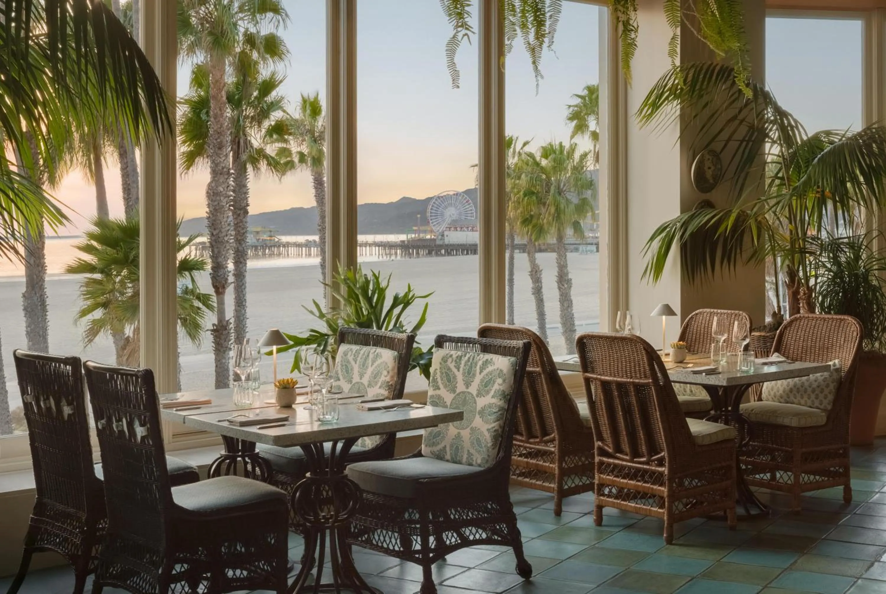 Restaurant/places to eat in Casa Del Mar