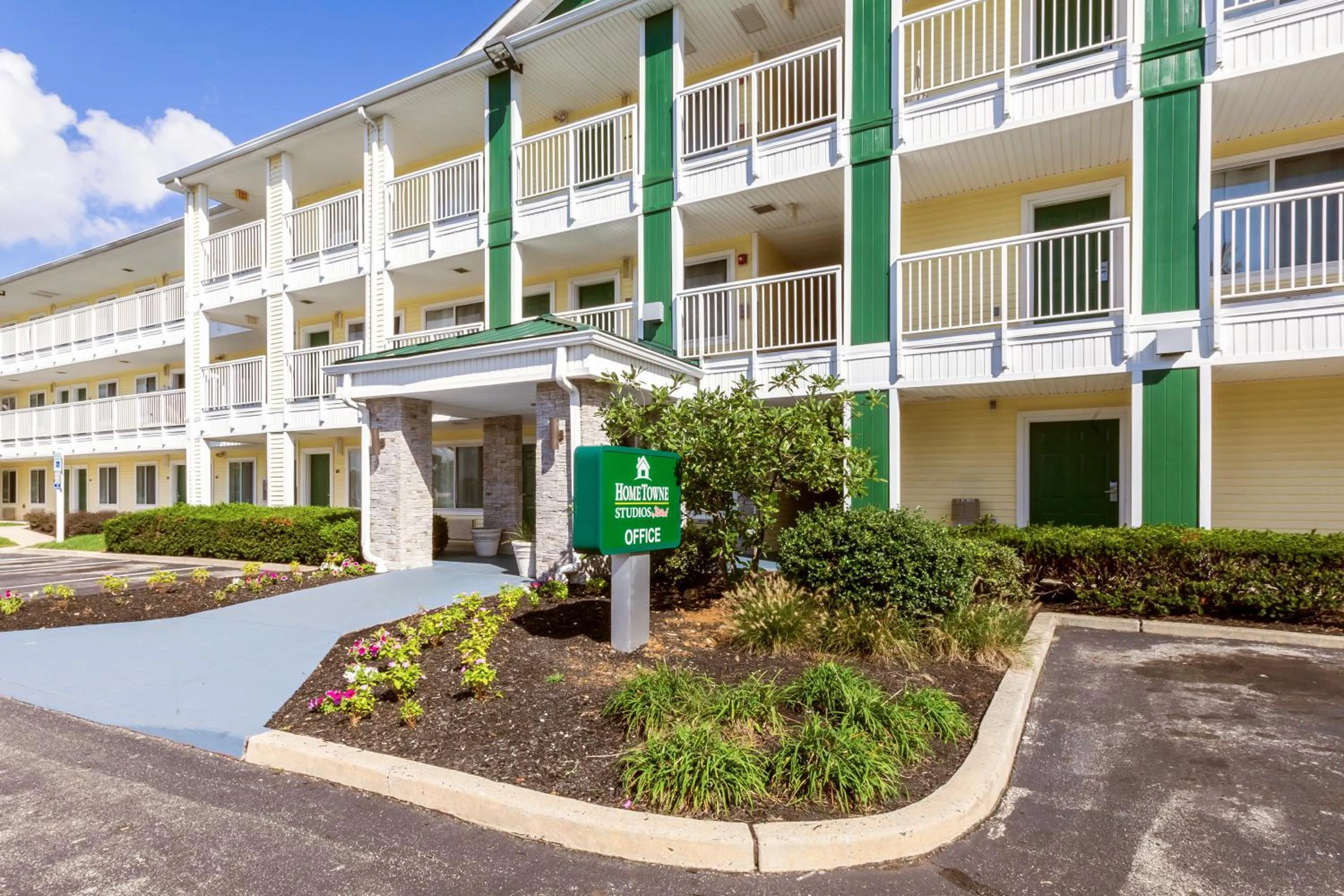 Property building in HomeTowne Studios by Red Roof Philadelphia - Maple Shade, NJ