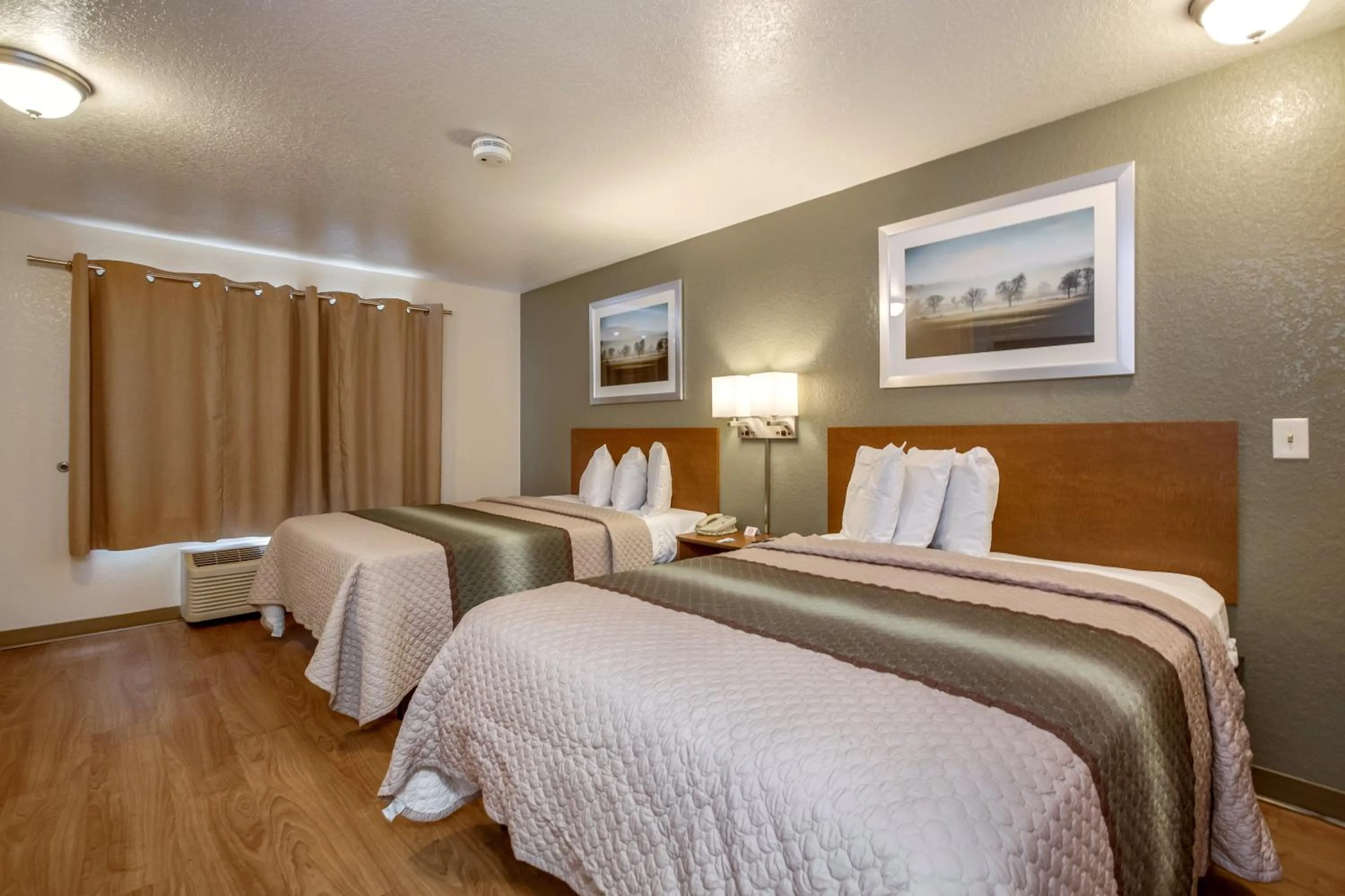 Photo of the whole room, Bed in HomeTowne Studios by Red Roof Philadelphia - Maple Shade, NJ