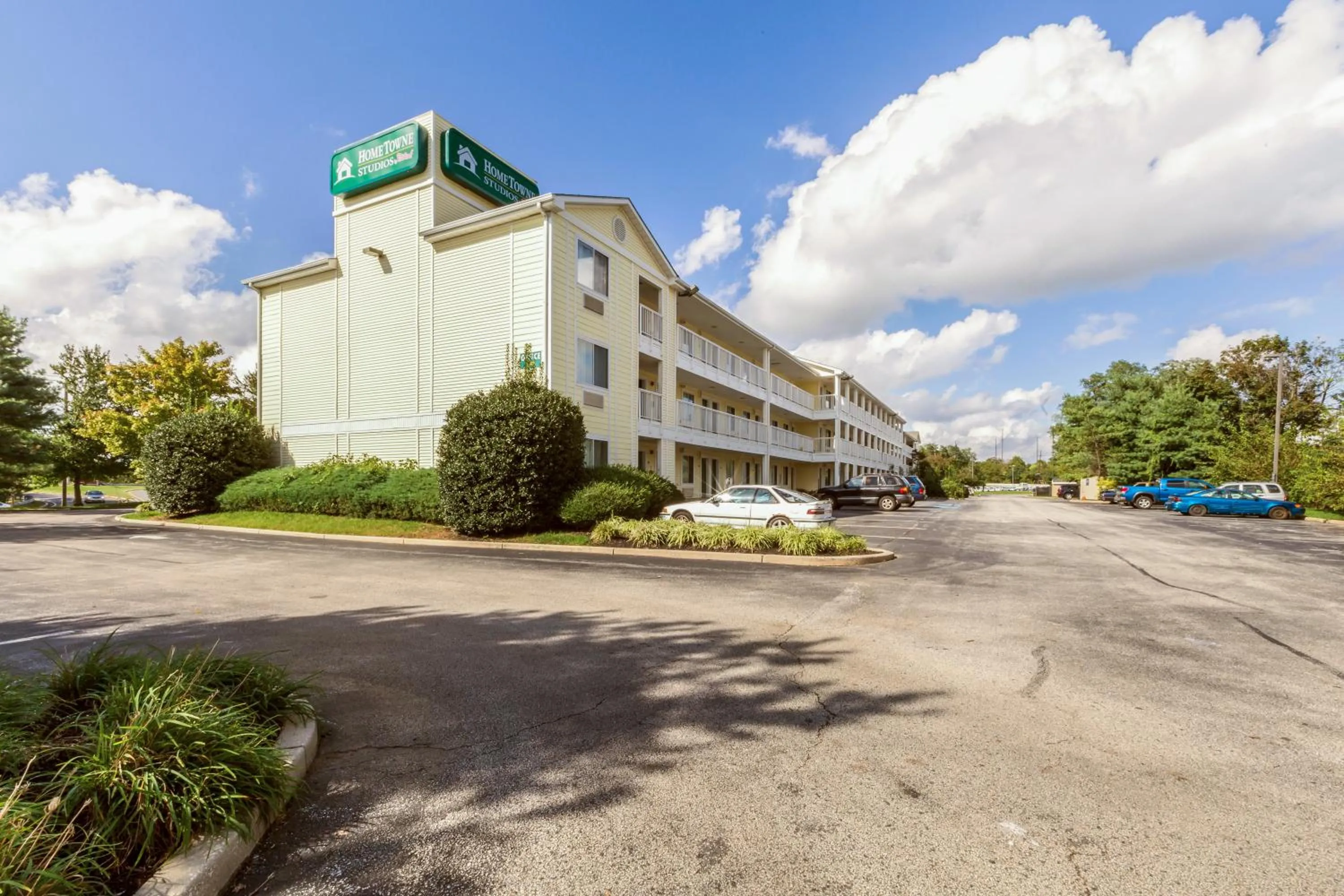 Property building in HomeTowne Studios by Red Roof Philadelphia - Maple Shade, NJ