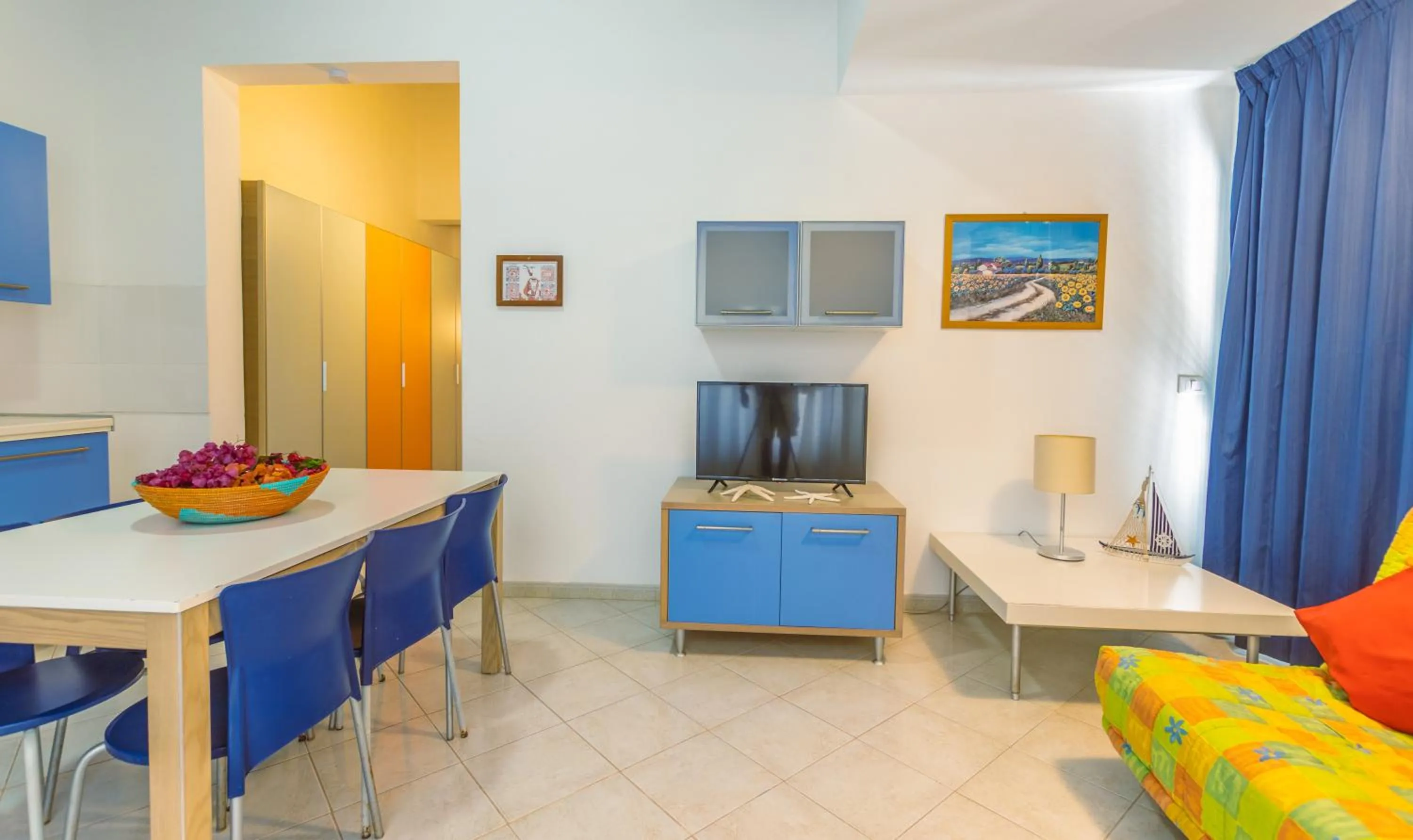 Communal lounge/ TV room in Nautilus Aparthotel