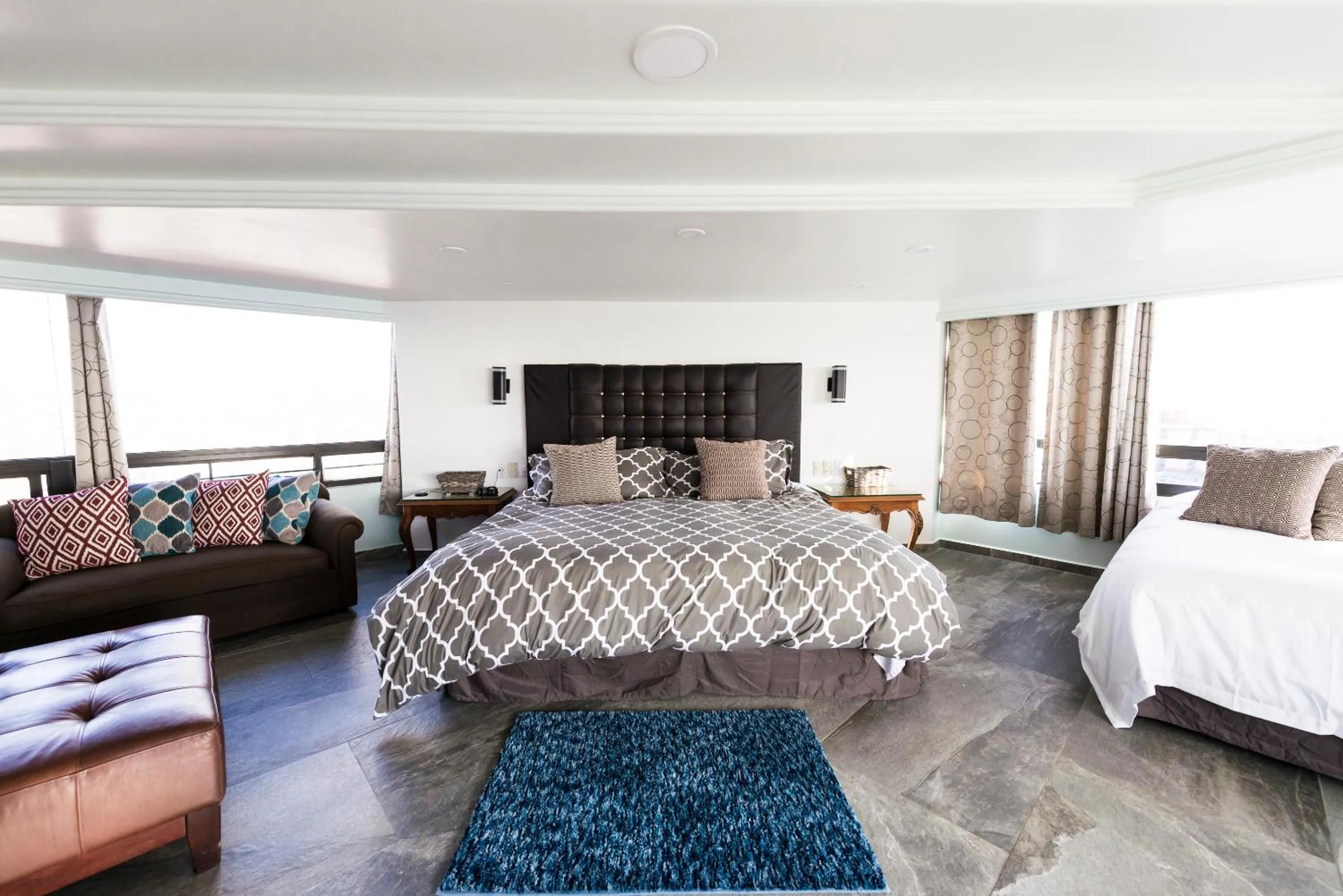 Photo of the whole room, Bed in Air Lux