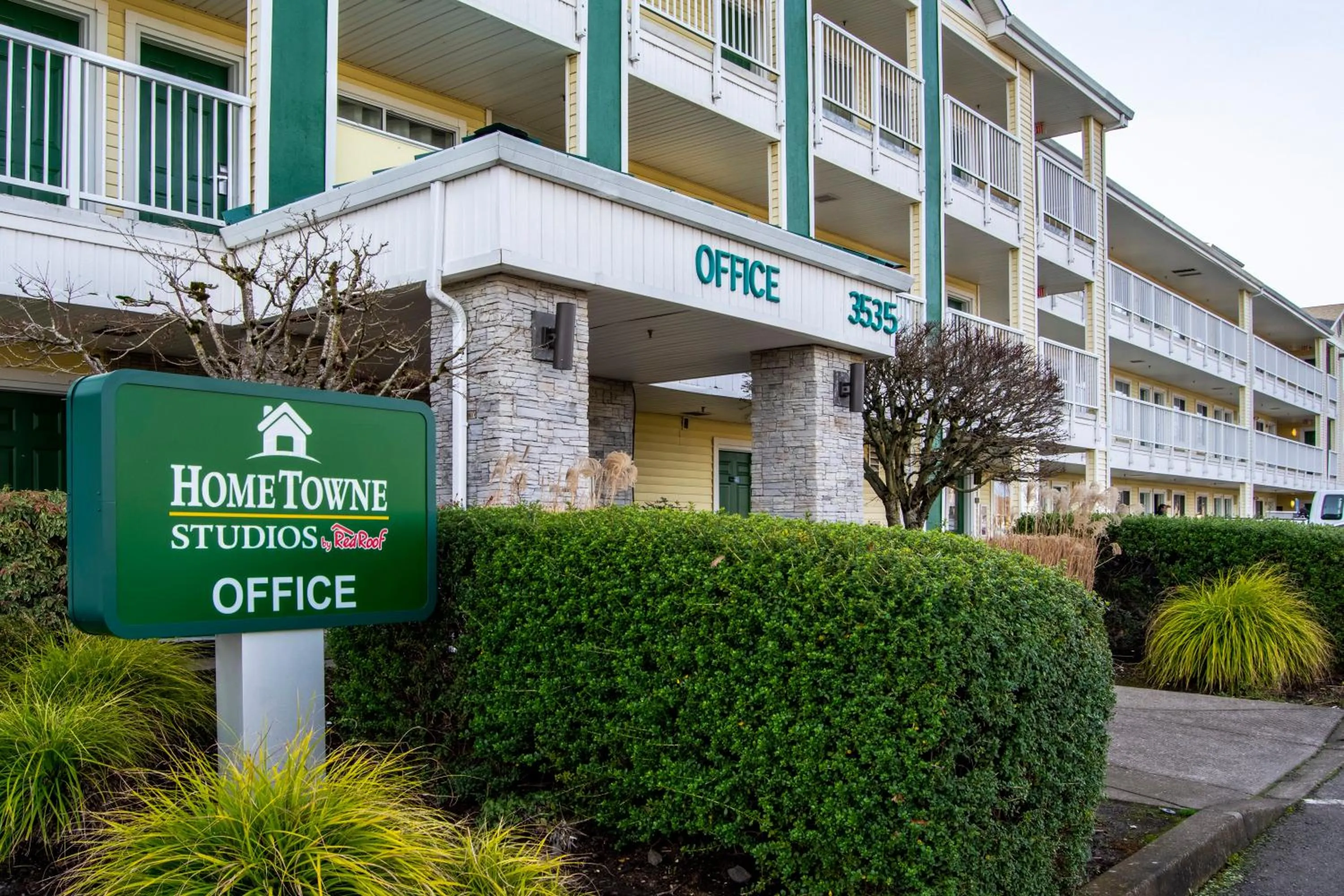 Property building in HomeTowne Studios by Red Roof Salem, OR