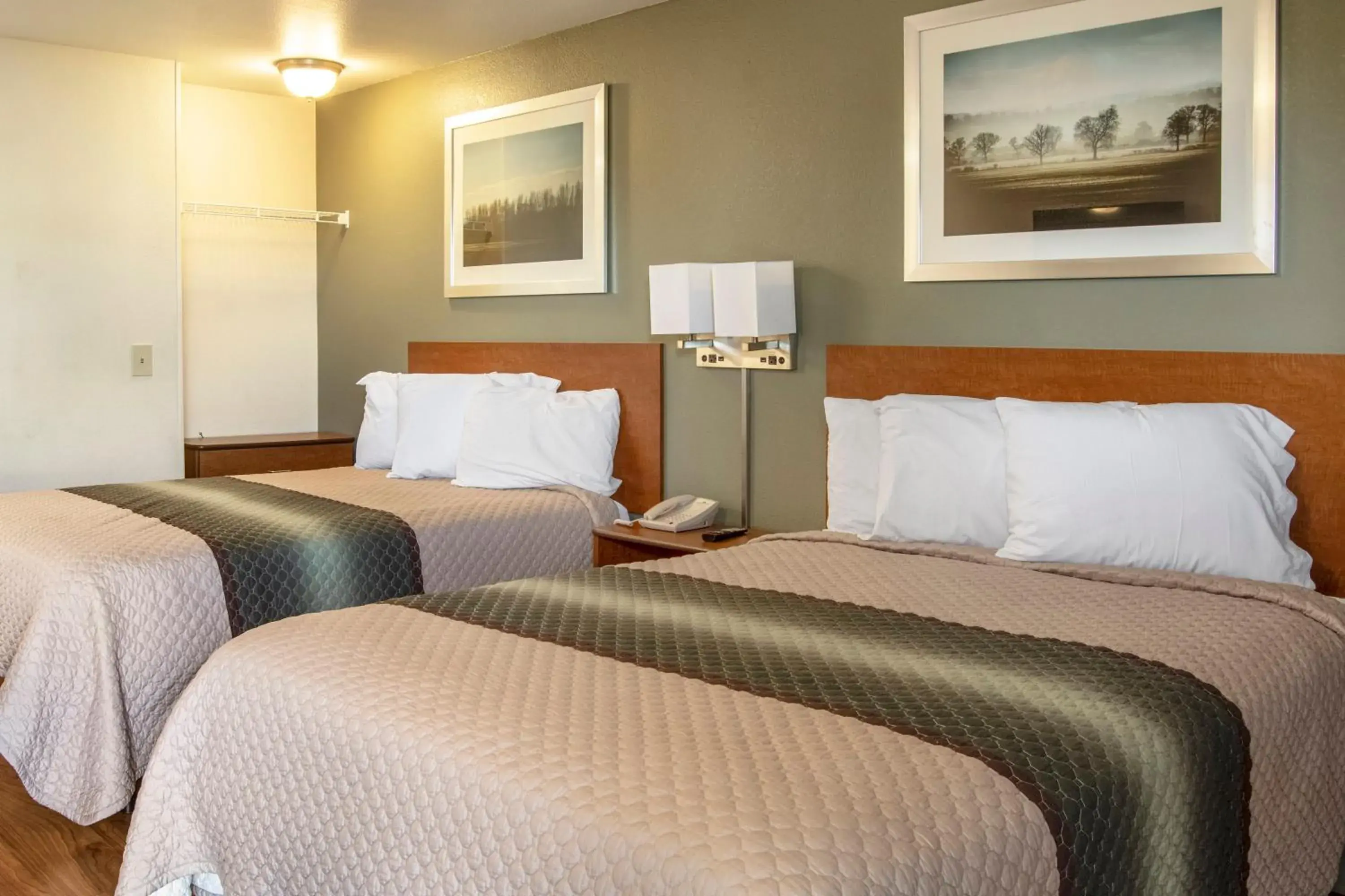 Studio Room with Two Queen Beds Non-Smoking in HomeTowne Studios by Red Roof Salem, OR Studio Room with Two Queen Beds Non-Smoking in HomeTowne Studios by Red Roof Salem, OR