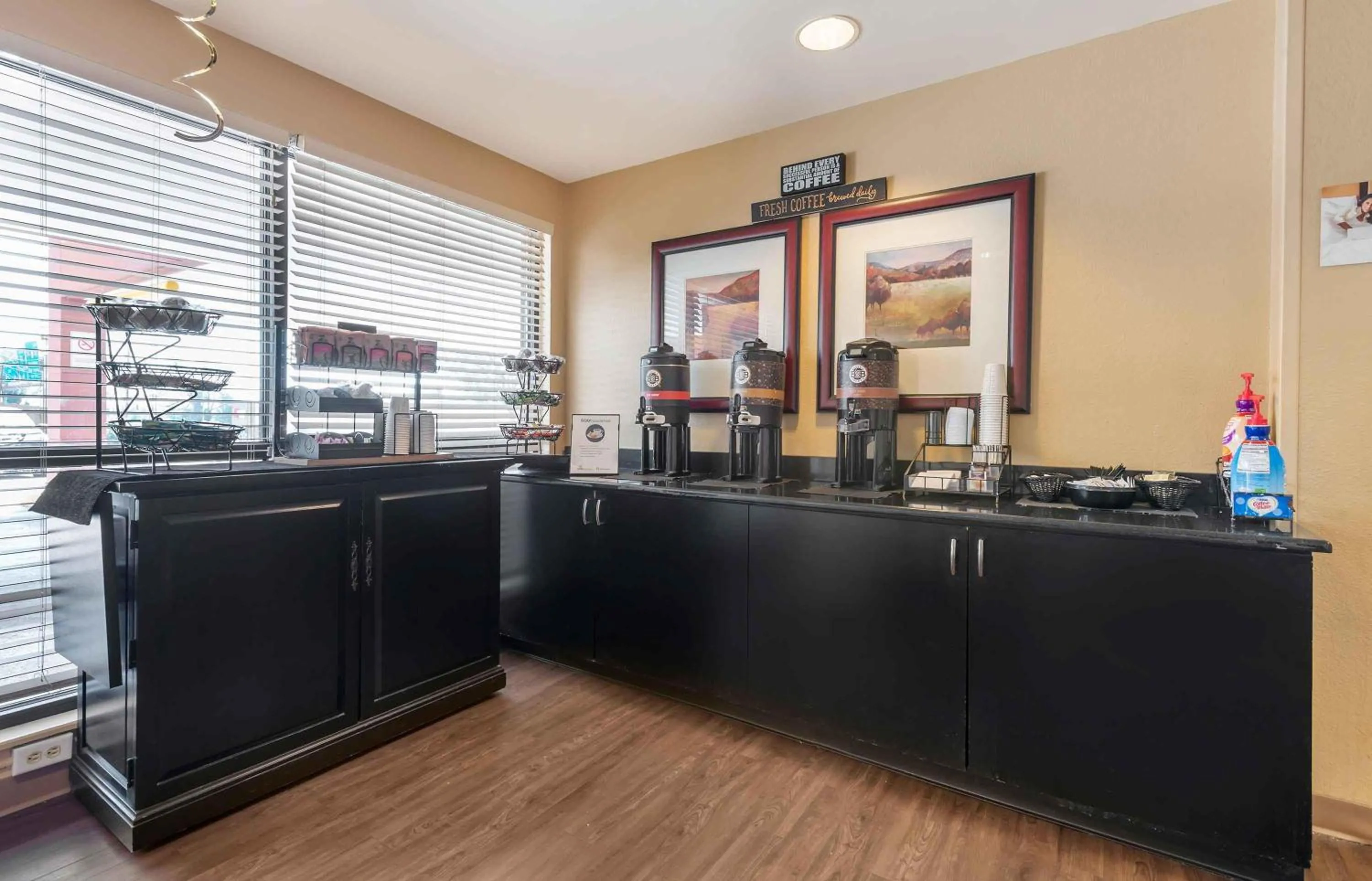 Breakfast in Extended Stay America Suites - Philadelphia - Plymouth Meeting - East