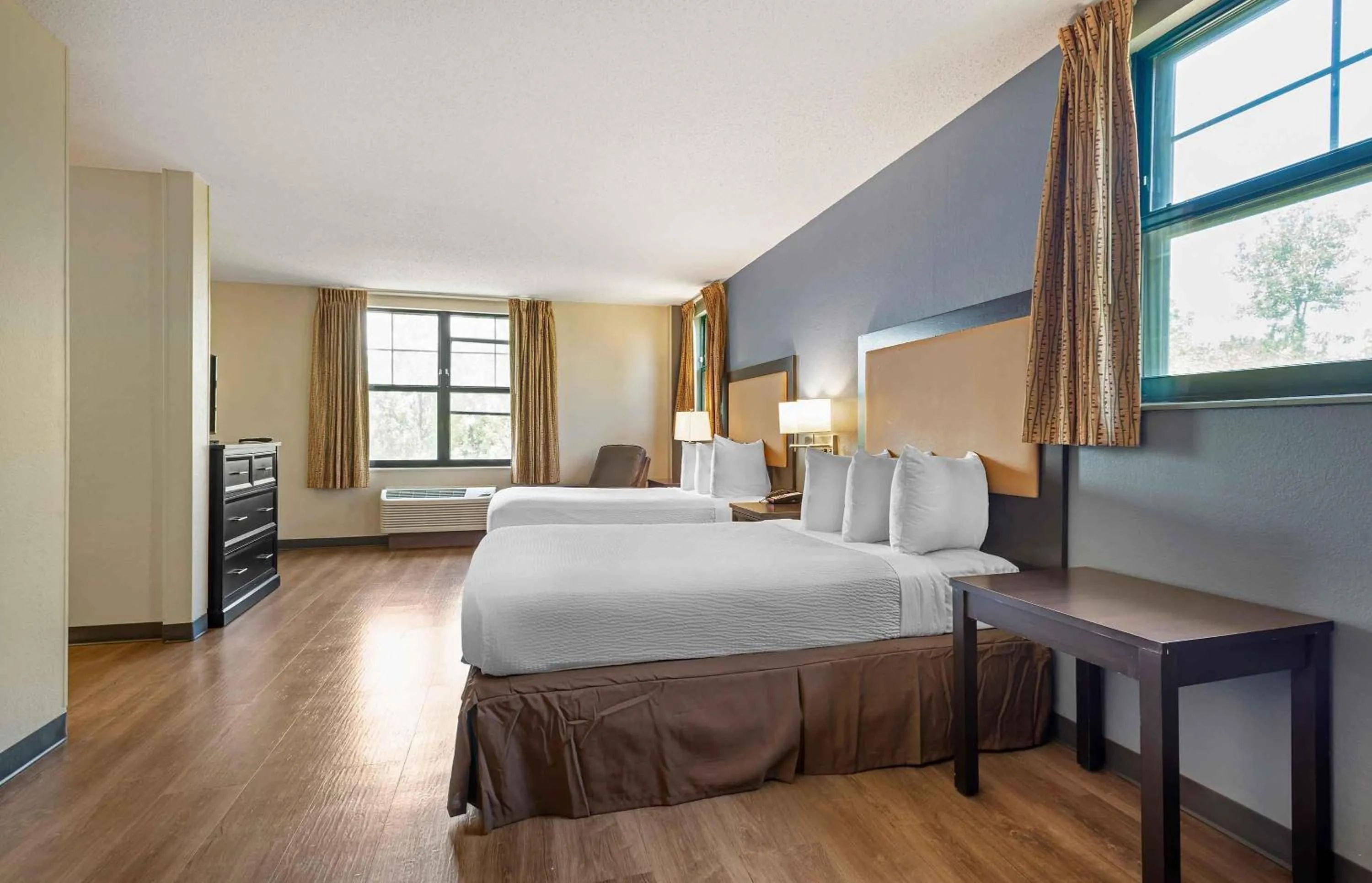 Bedroom, Bed in Extended Stay America Suites - Philadelphia - Plymouth Meeting - East