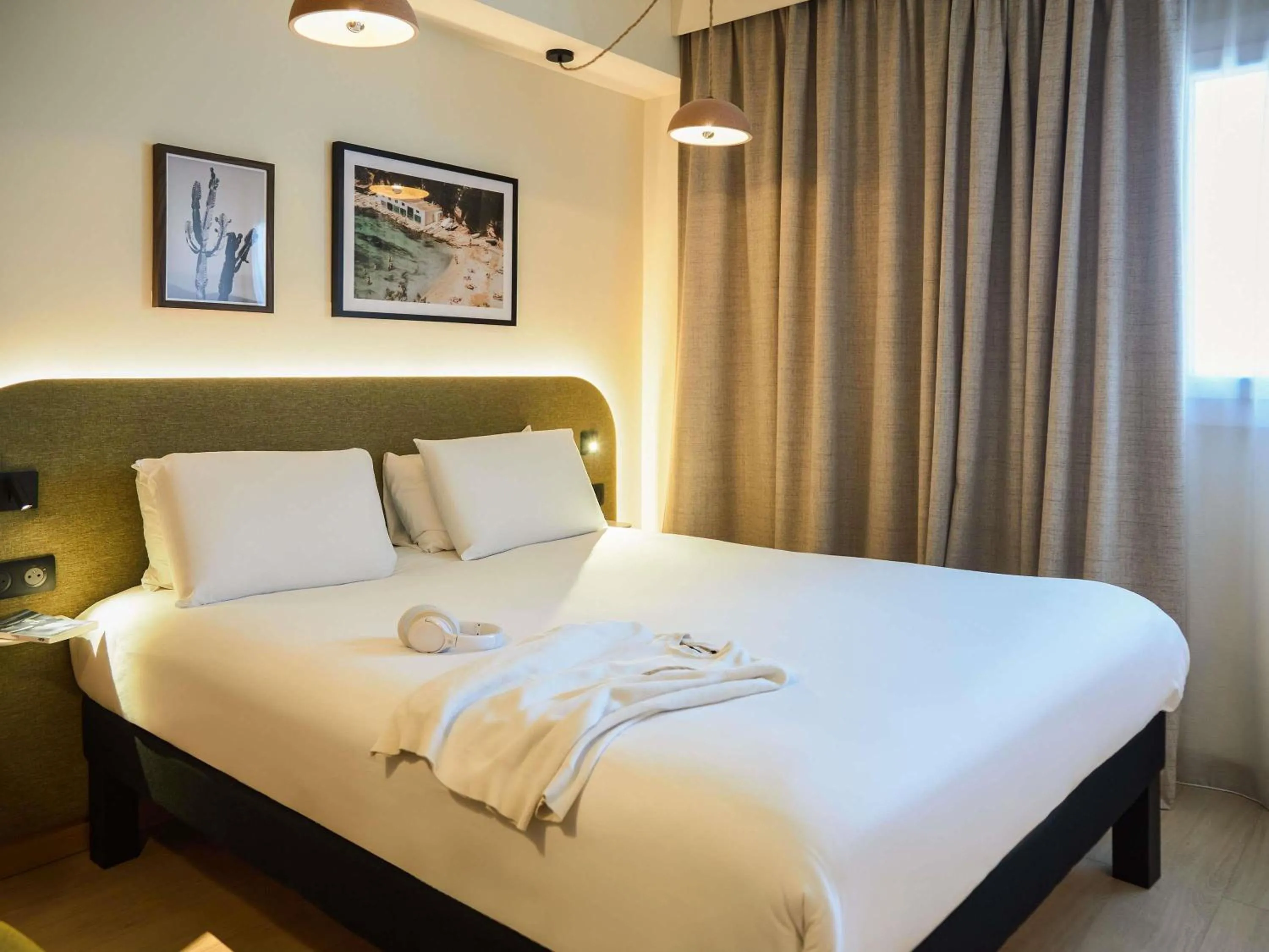 Bedroom, Bed in ibis Styles Marseille Palais des Congrès Vélodrome