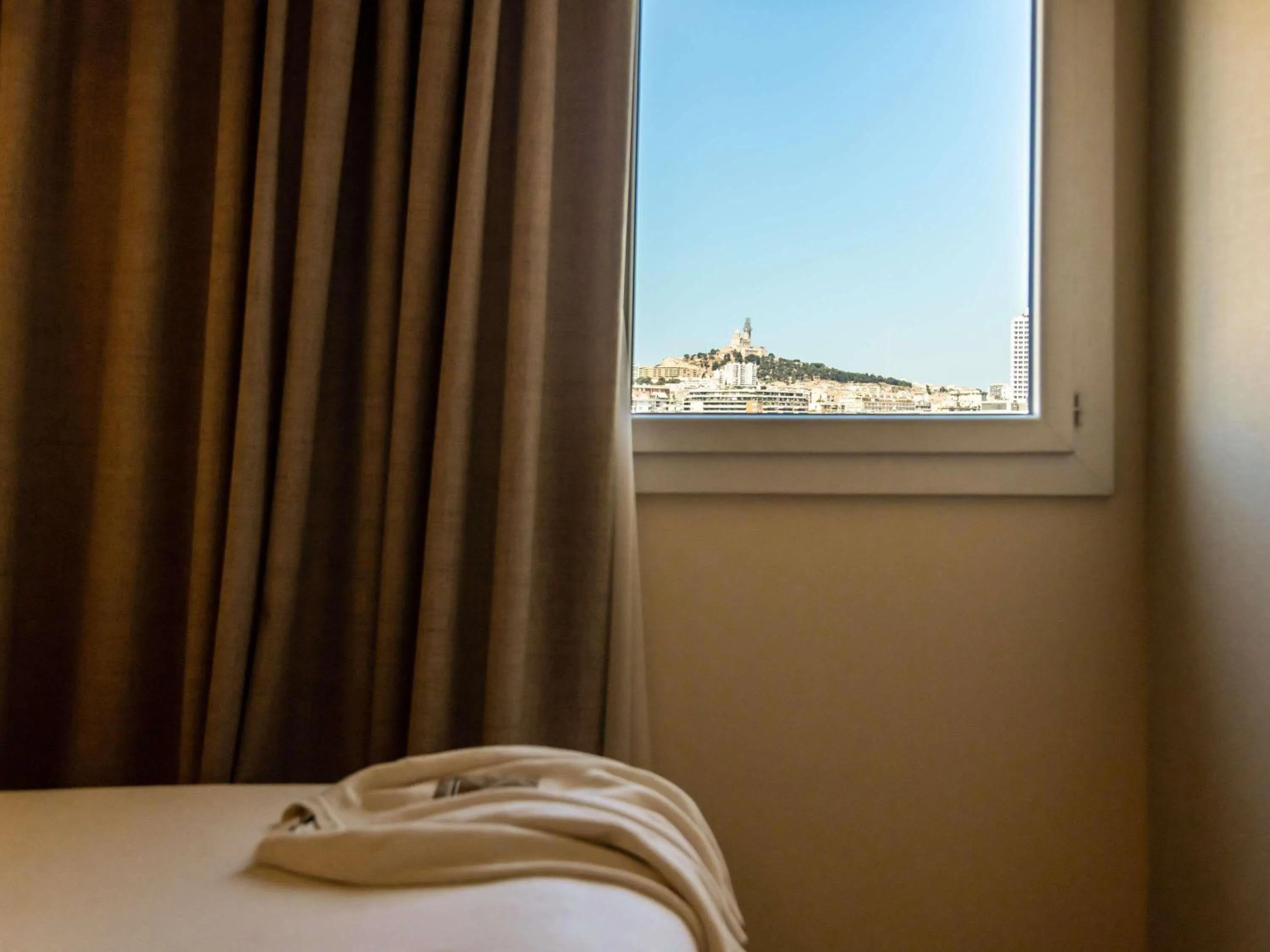 Bedroom, Bed in ibis Styles Marseille Palais des Congrès Vélodrome