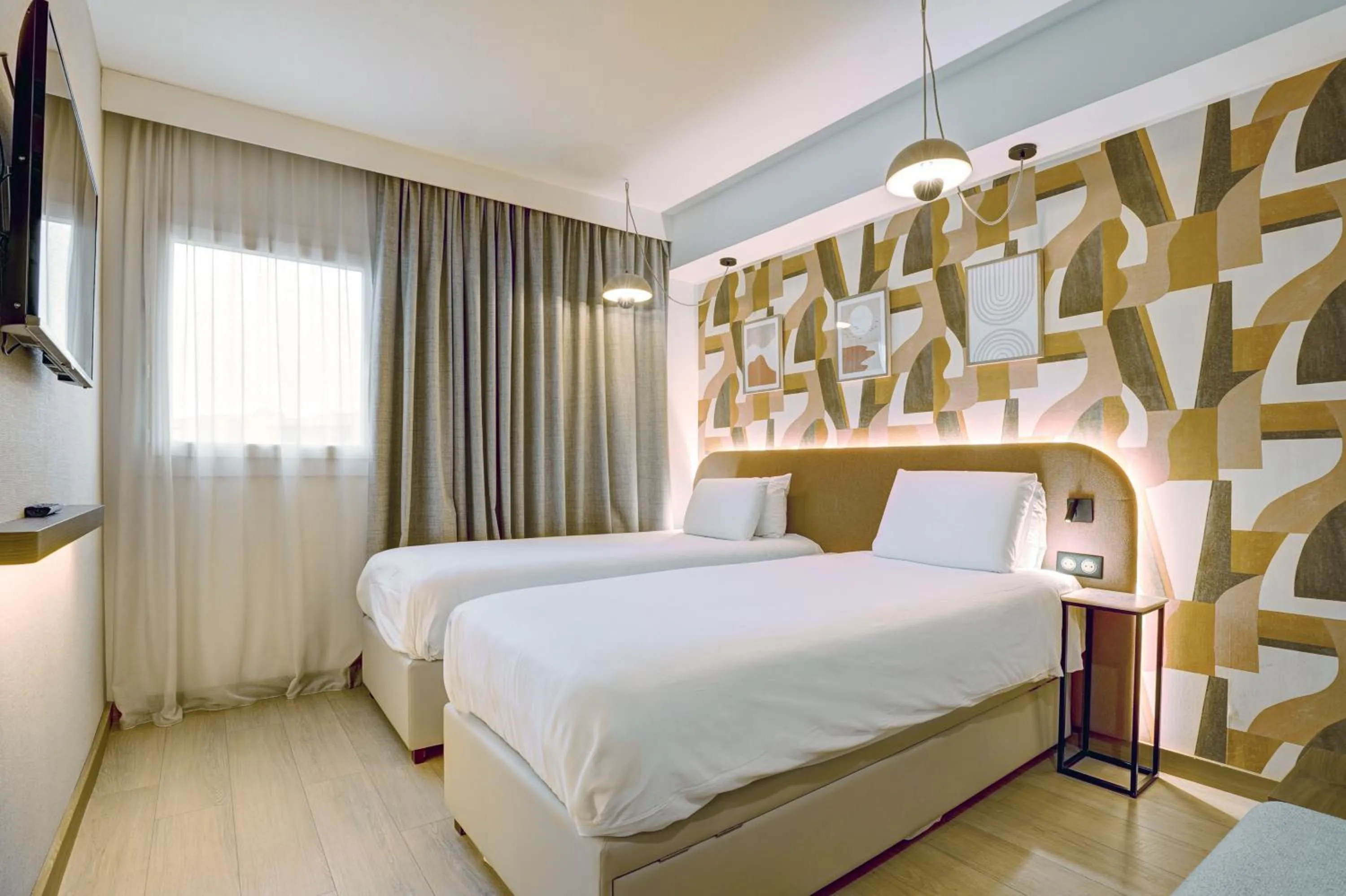 Bed in Kyriad Marseille Palais Des Congrès – Vélodrome