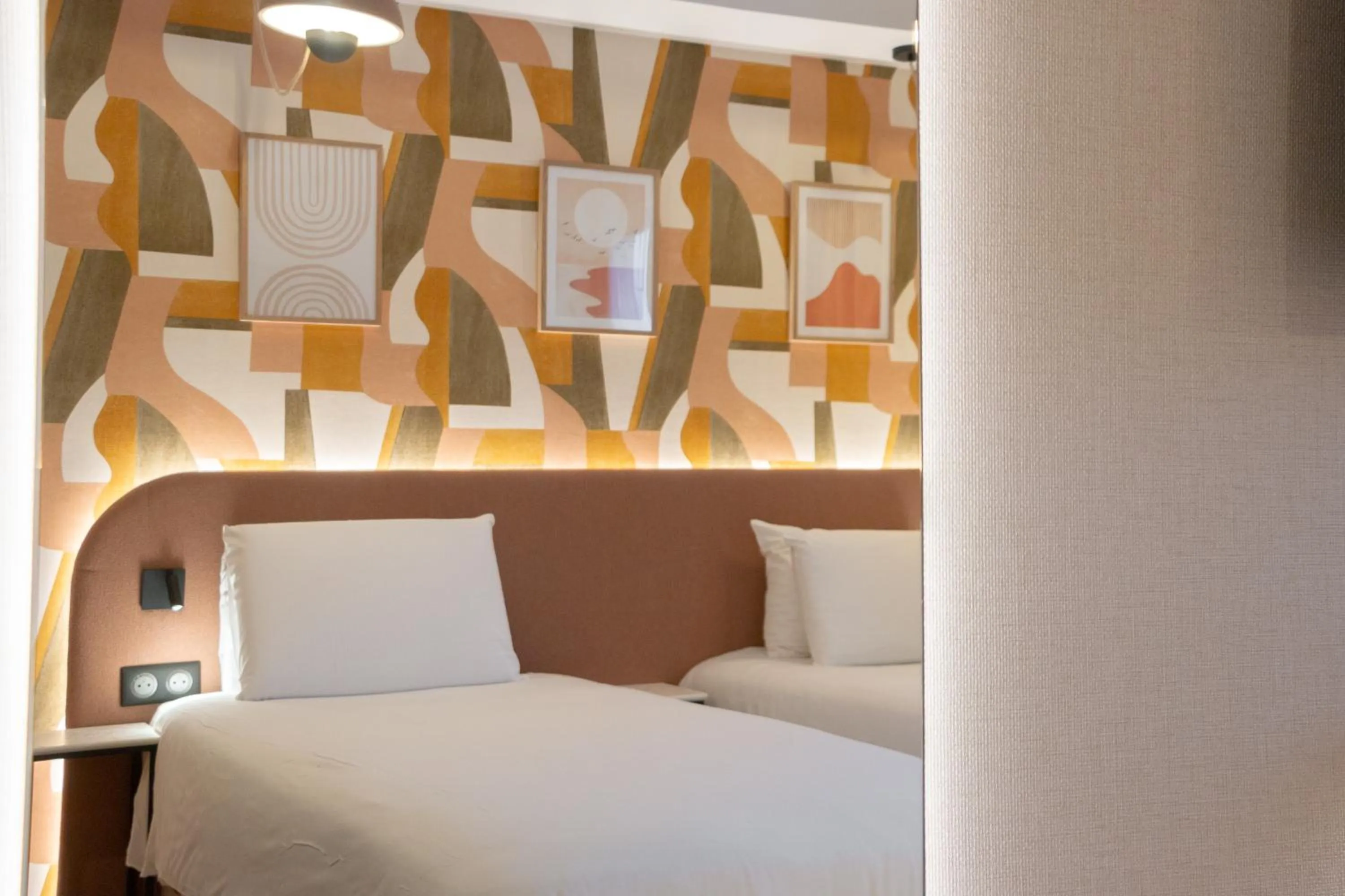 Bed in Kyriad Marseille Palais Des Congrès – Vélodrome