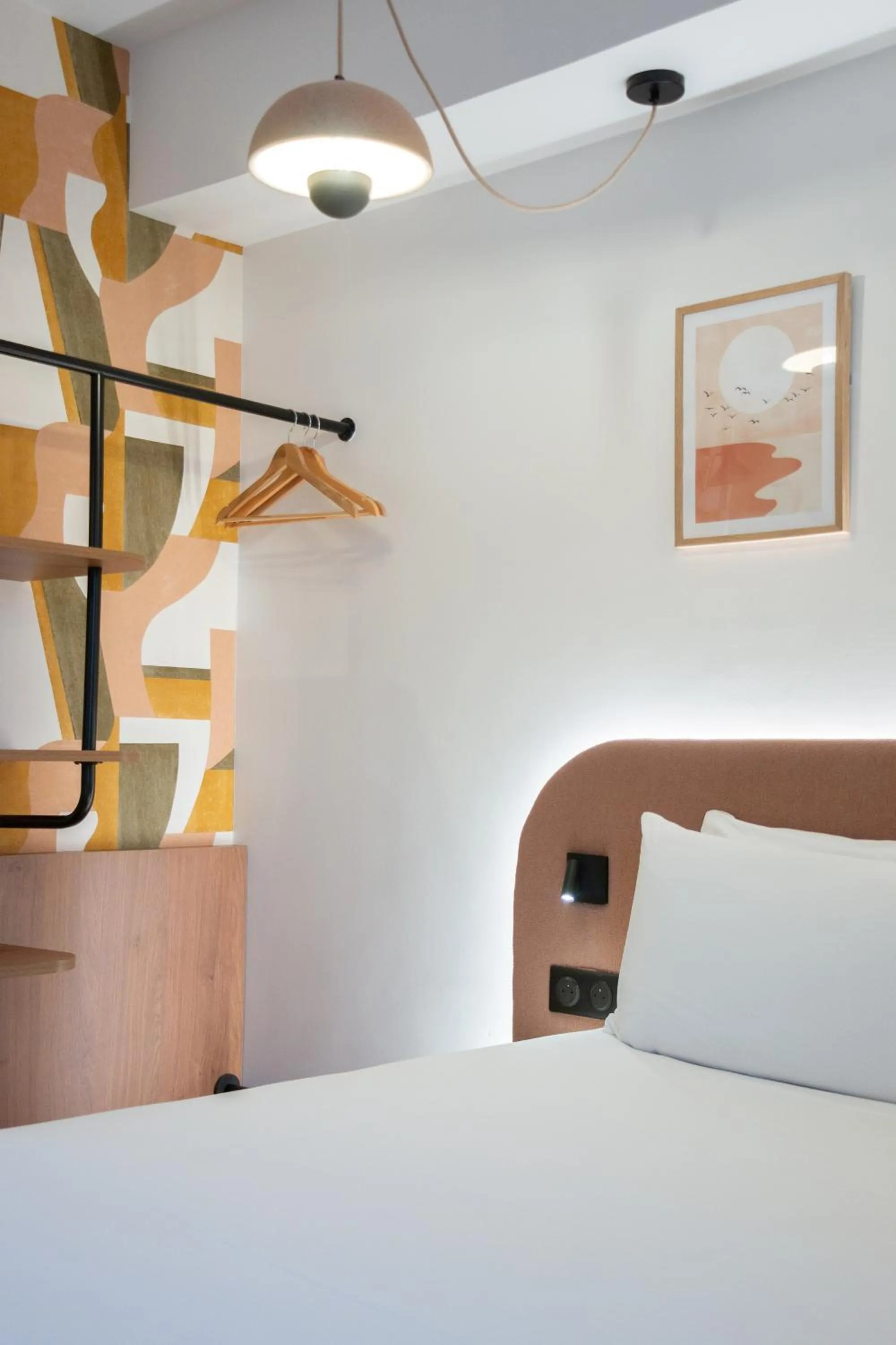 Bed in Kyriad Marseille Palais Des Congrès – Vélodrome