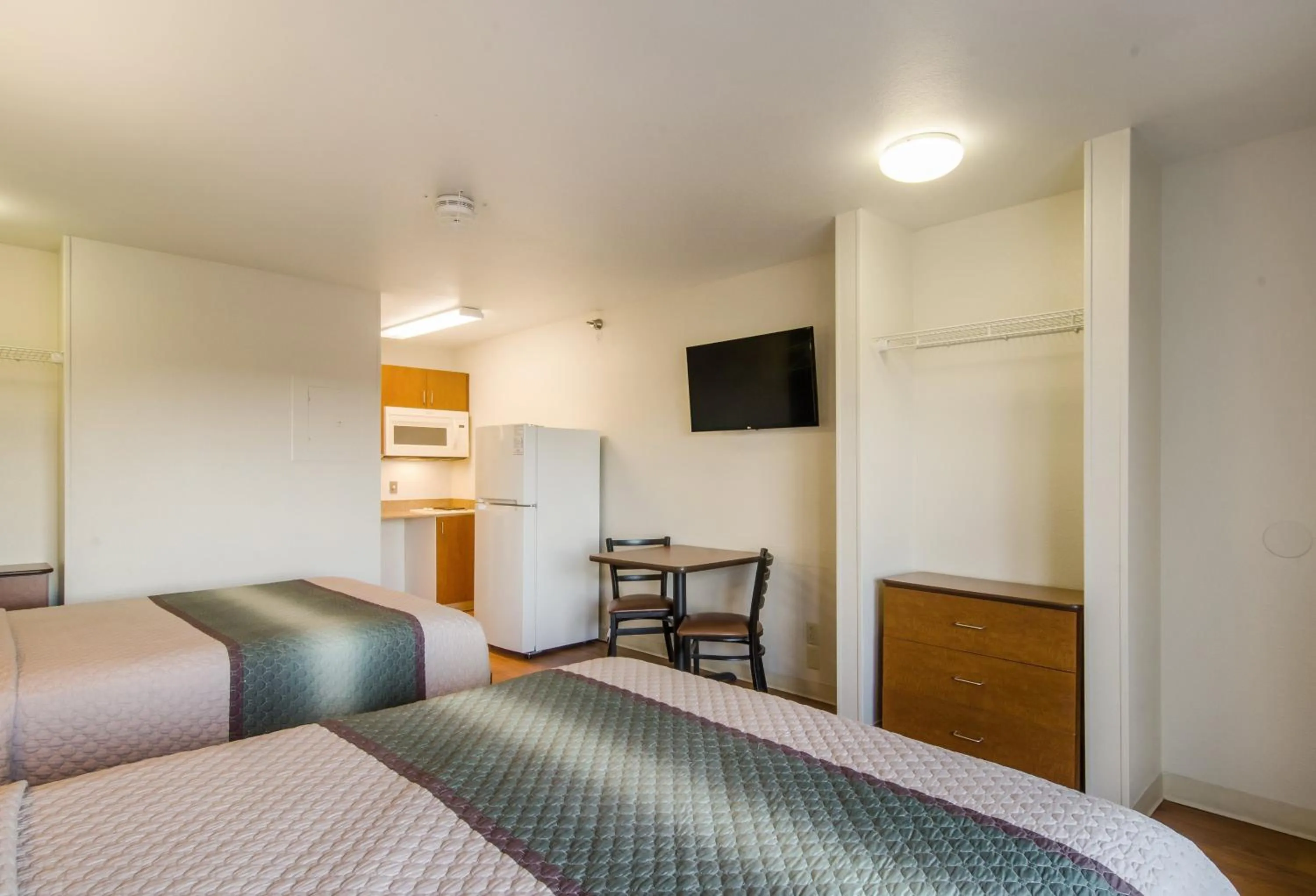 Photo of the whole room, Bed in HomeTowne Studios by Red Roof Denver - Glendale/ Cherry Creek