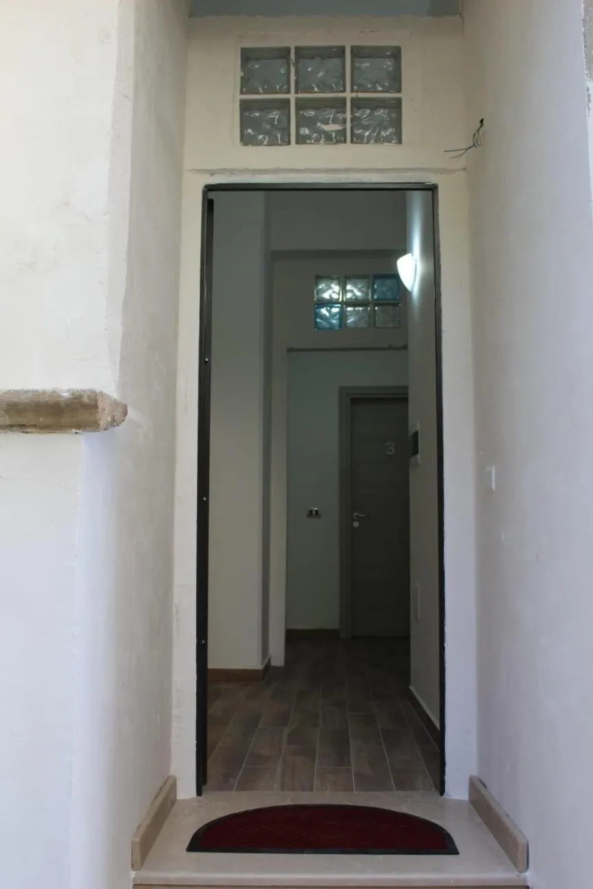 Facade/entrance in seaside room