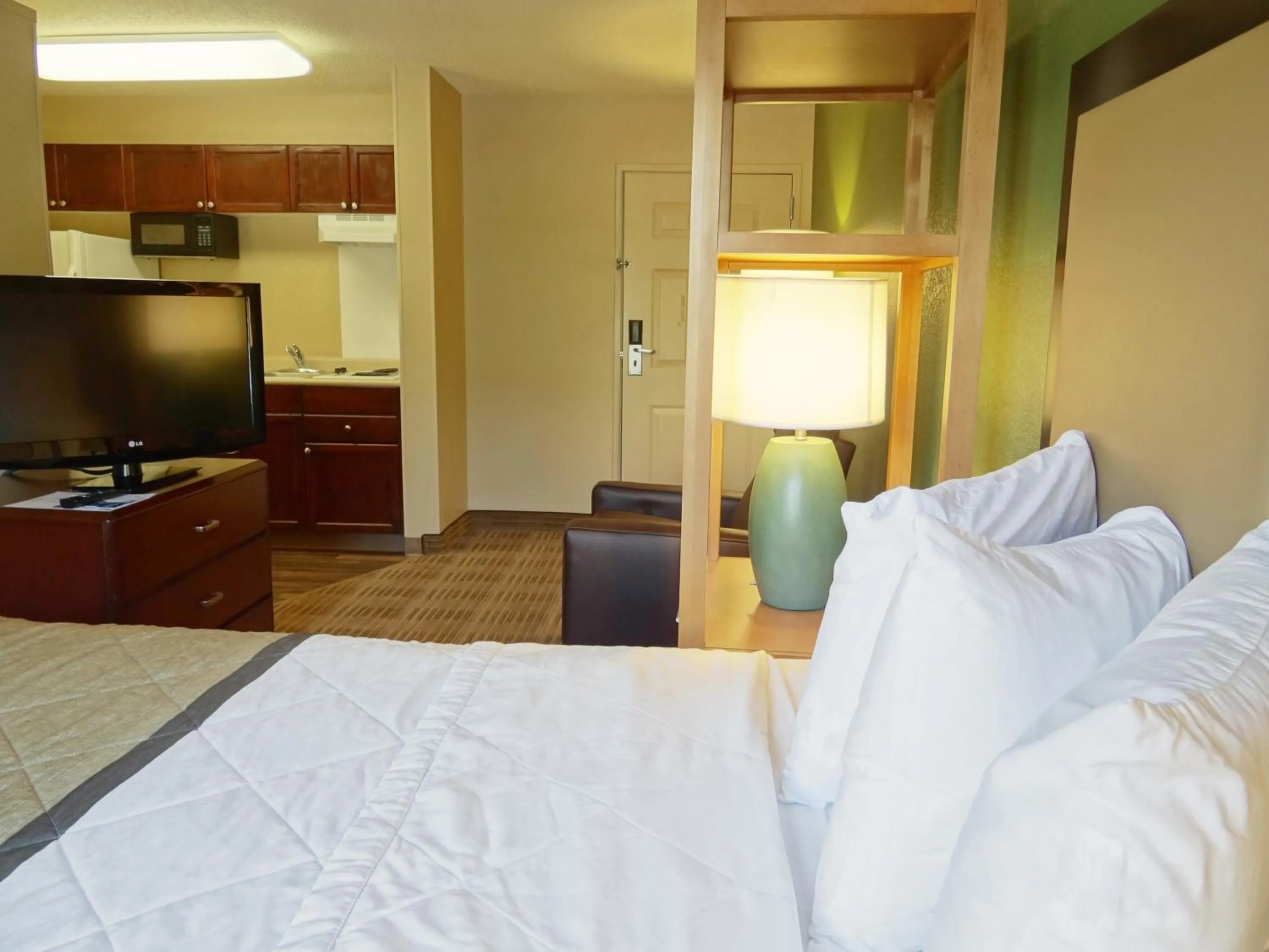 TV and multimedia in Extended Stay America Suites - Phoenix - Chandler - E Chandler Blvd