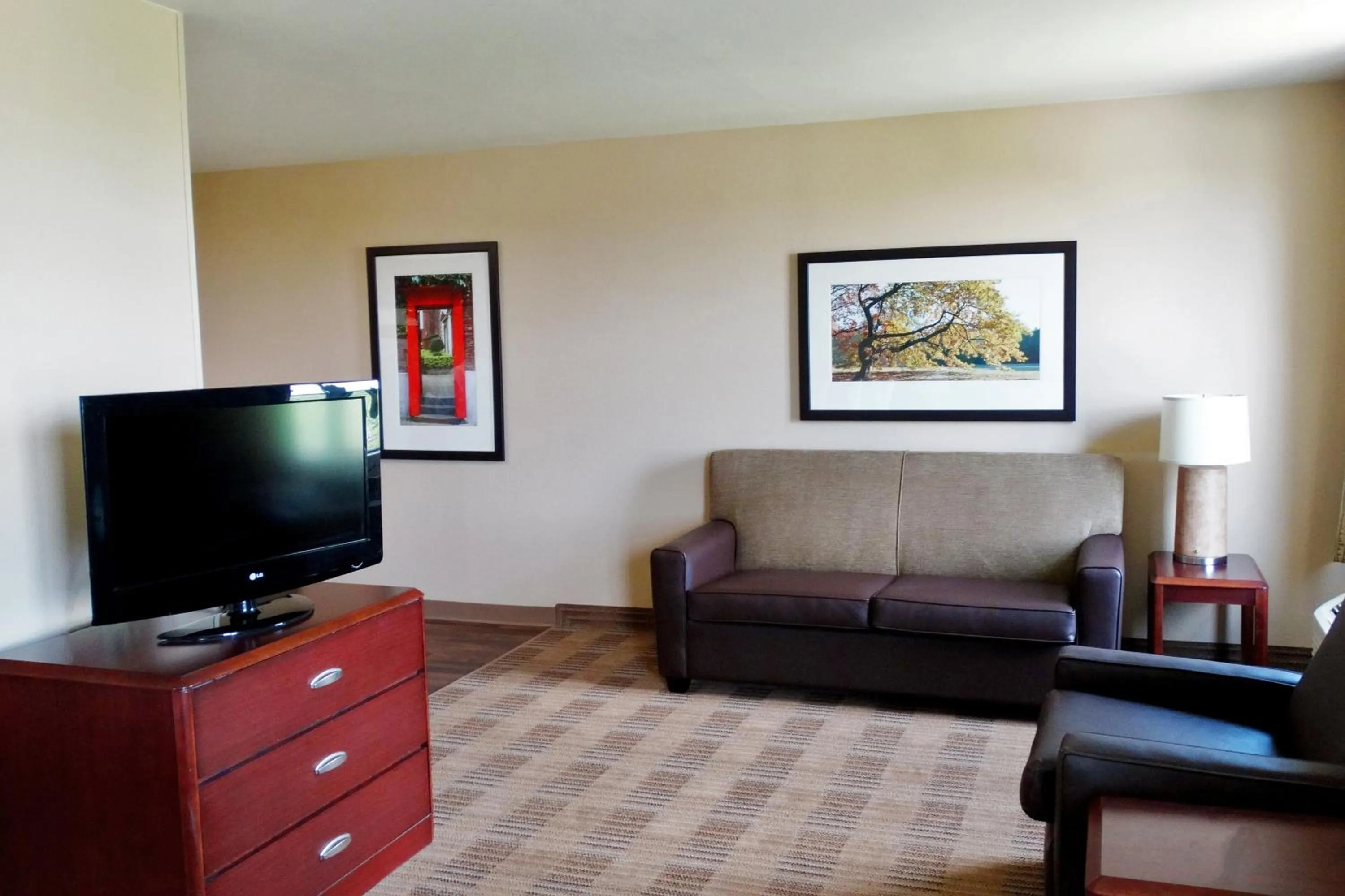 TV and multimedia in Extended Stay America Suites - Phoenix - Chandler - E Chandler Blvd