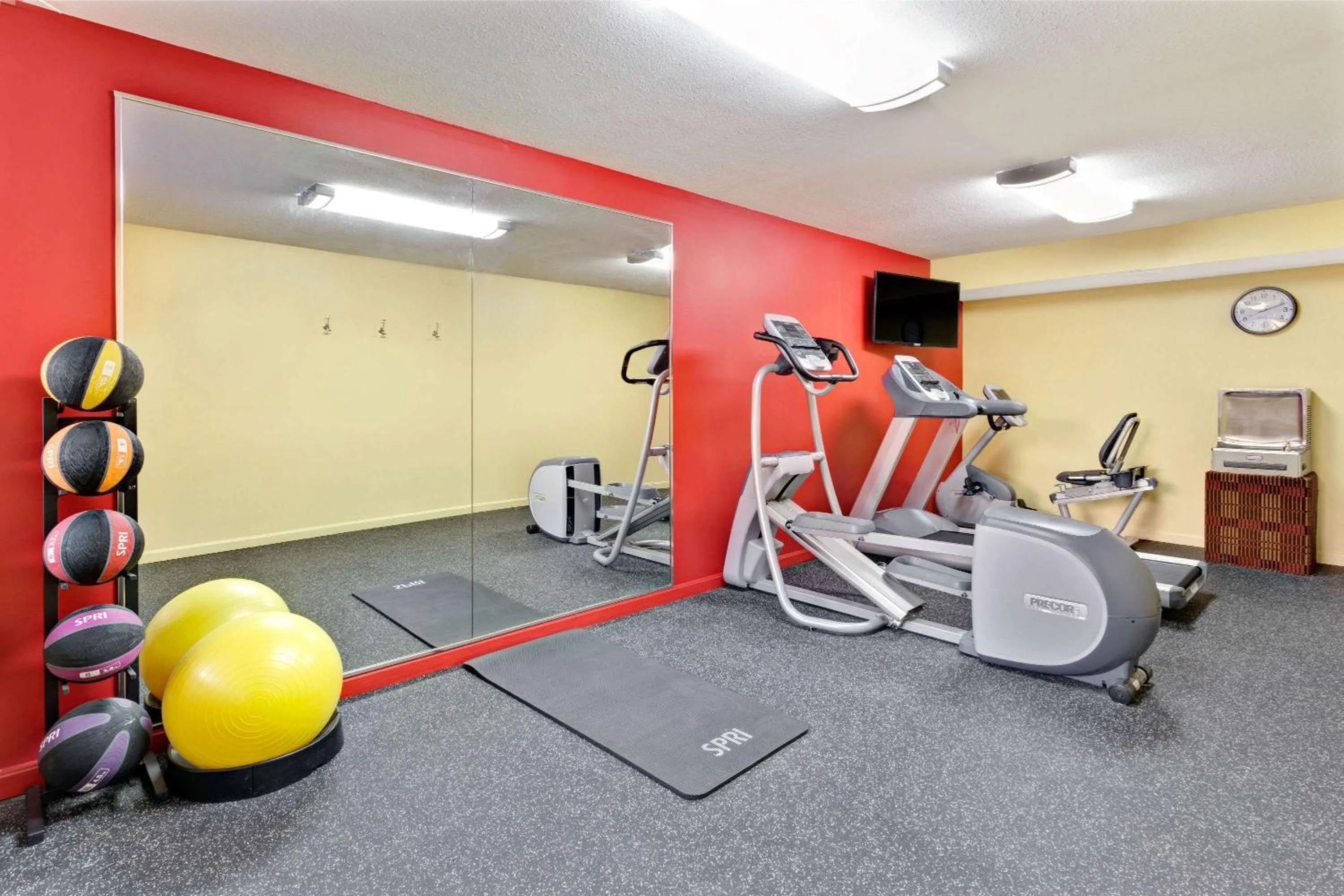 Fitness centre/facilities in Ramada by Wyndham Baltimore West