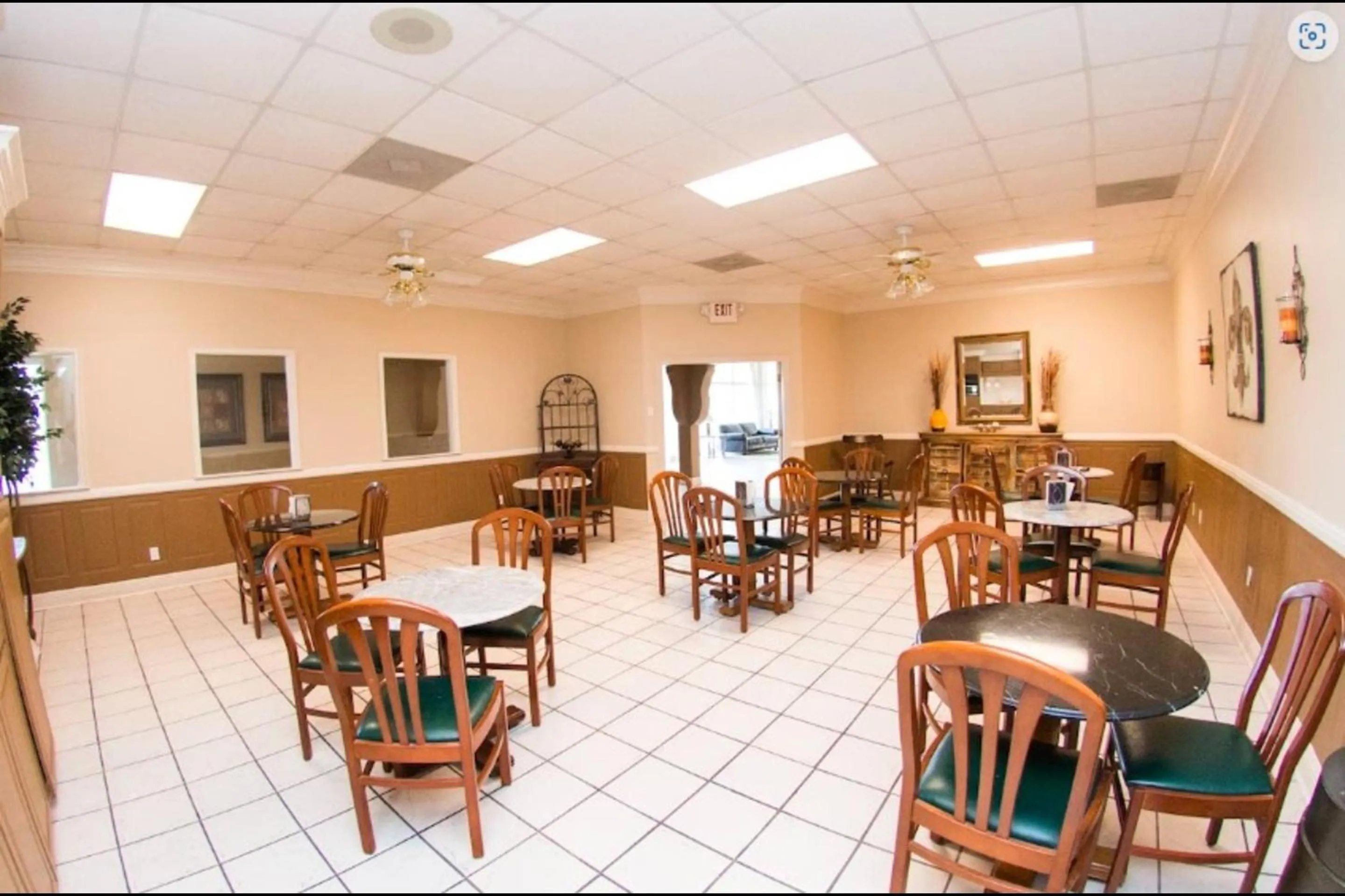 Restaurant/places to eat in Audubon Inn Port Allen I-10