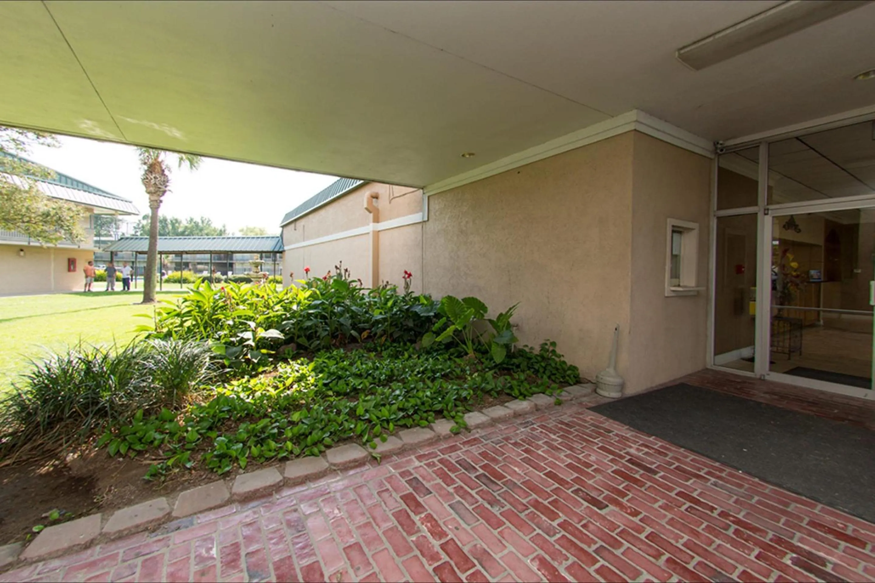 Garden in Audubon Inn Port Allen I-10