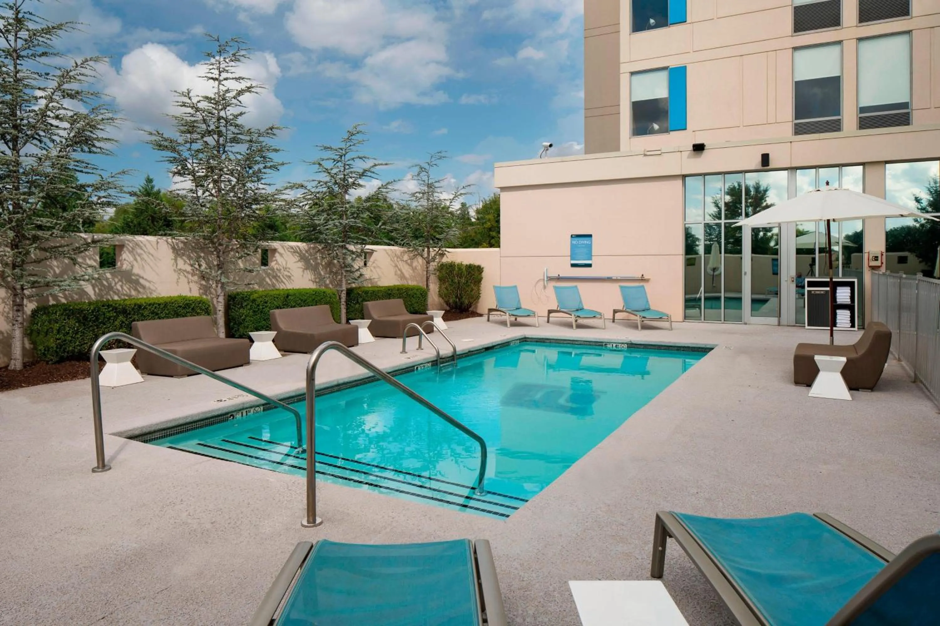 Swimming pool in Aloft Hotel Rogers Bentonville