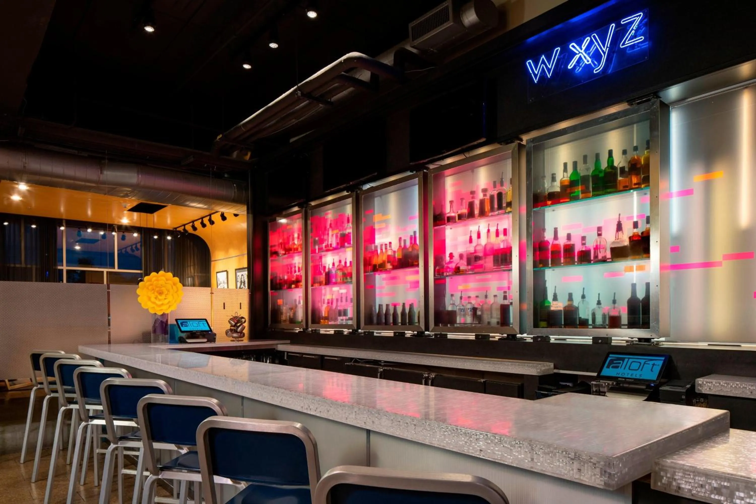 Lounge or bar in Aloft Hotel Rogers Bentonville