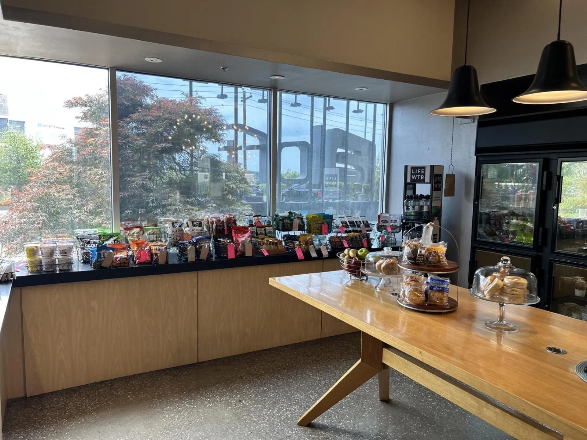 Food and drinks in Aloft Hotel Rogers Bentonville