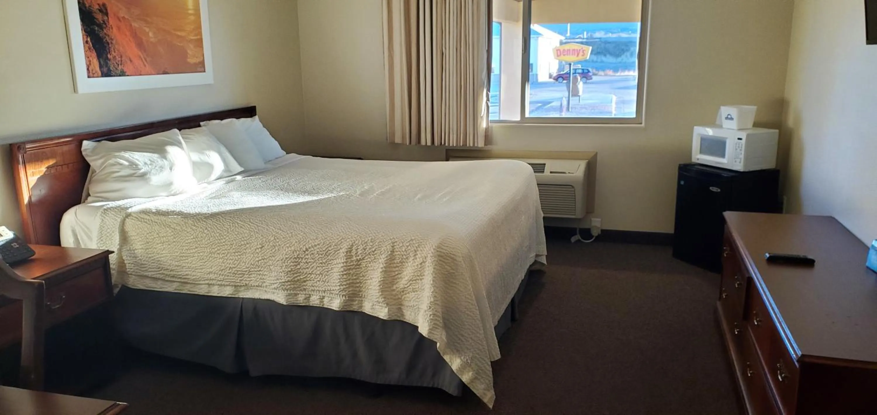 Bed in Days Inn by Wyndham Beaver