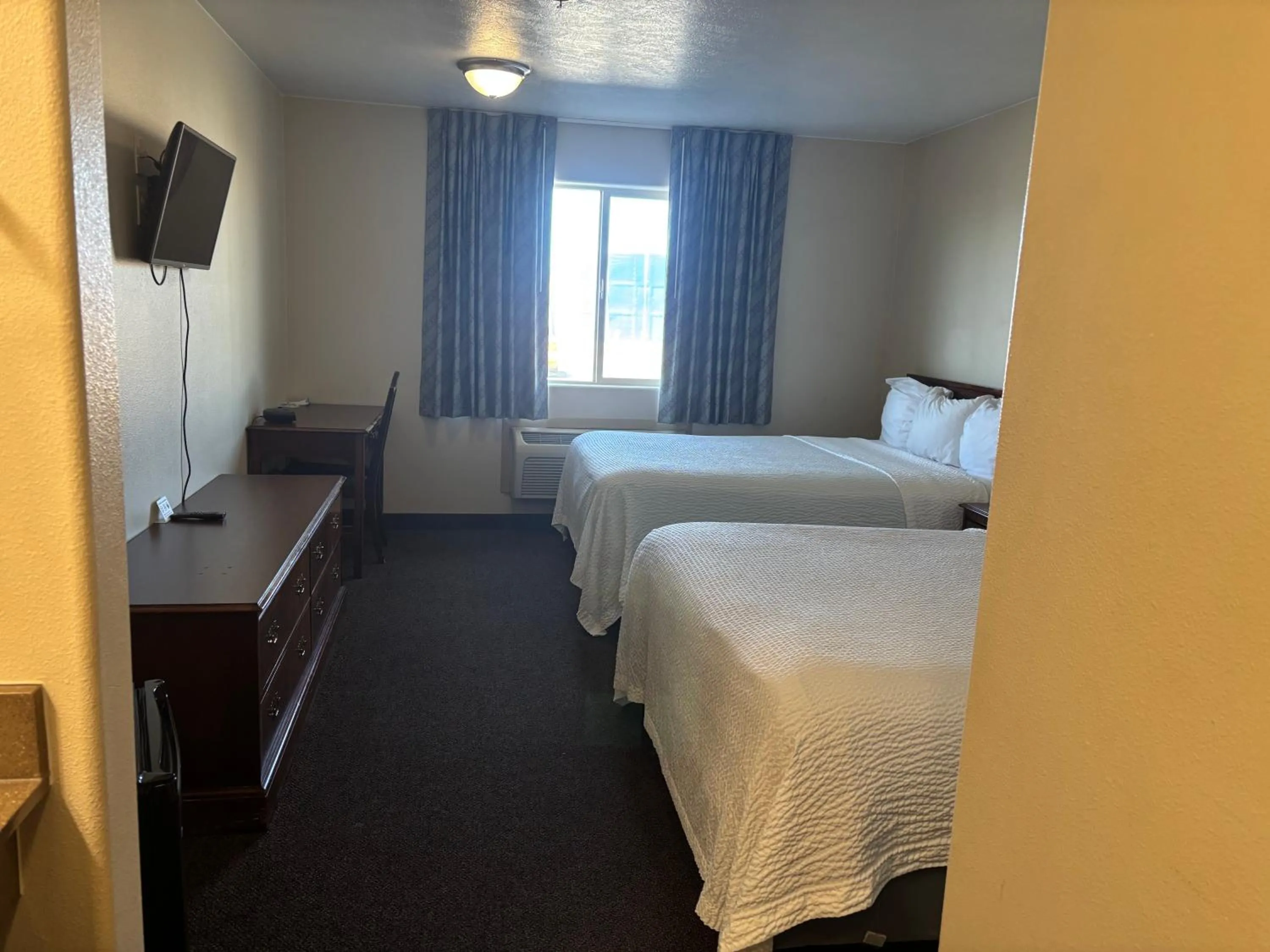 Bedroom, Bed in Days Inn by Wyndham Beaver
