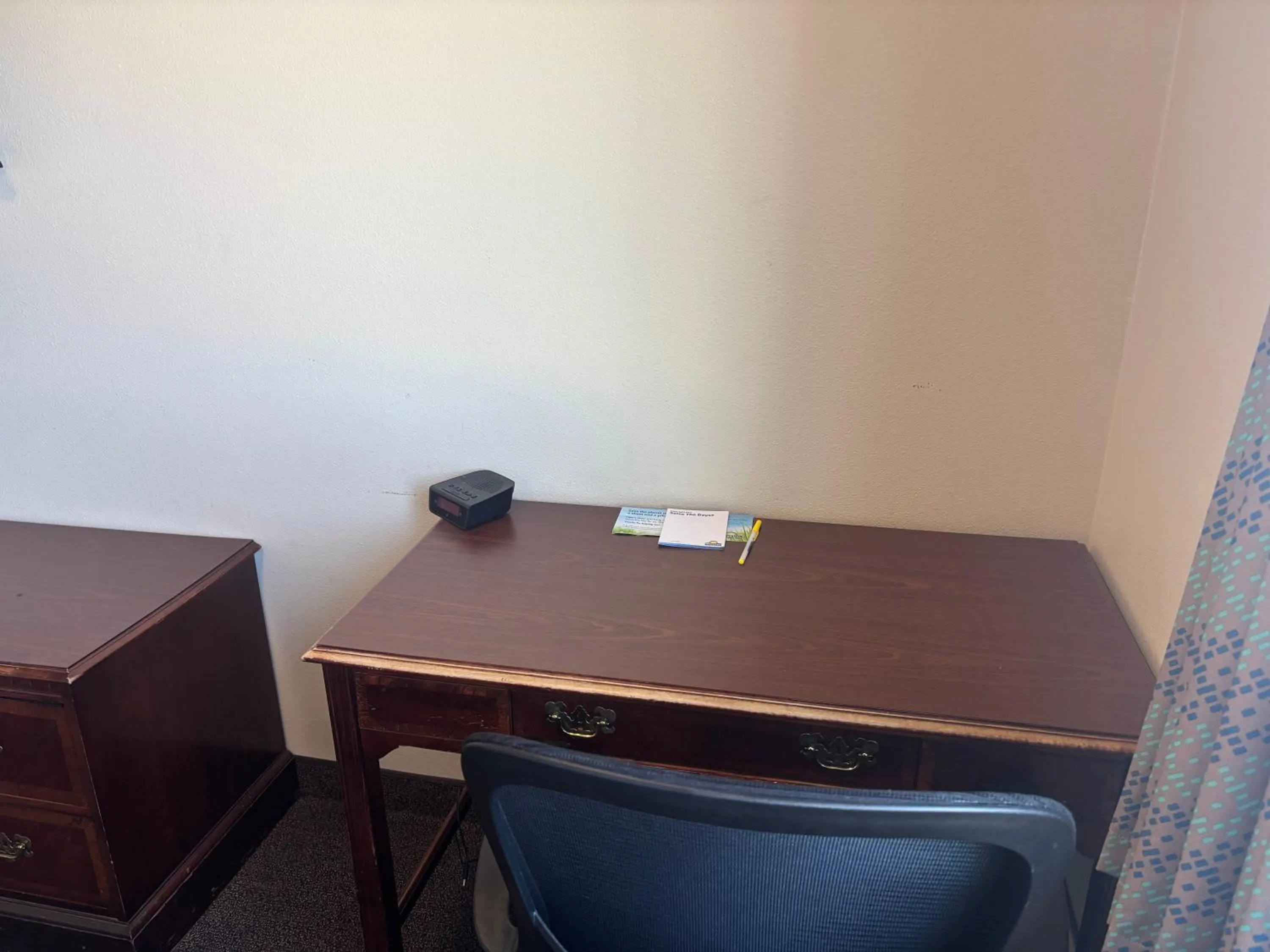 Bedroom in Days Inn by Wyndham Beaver