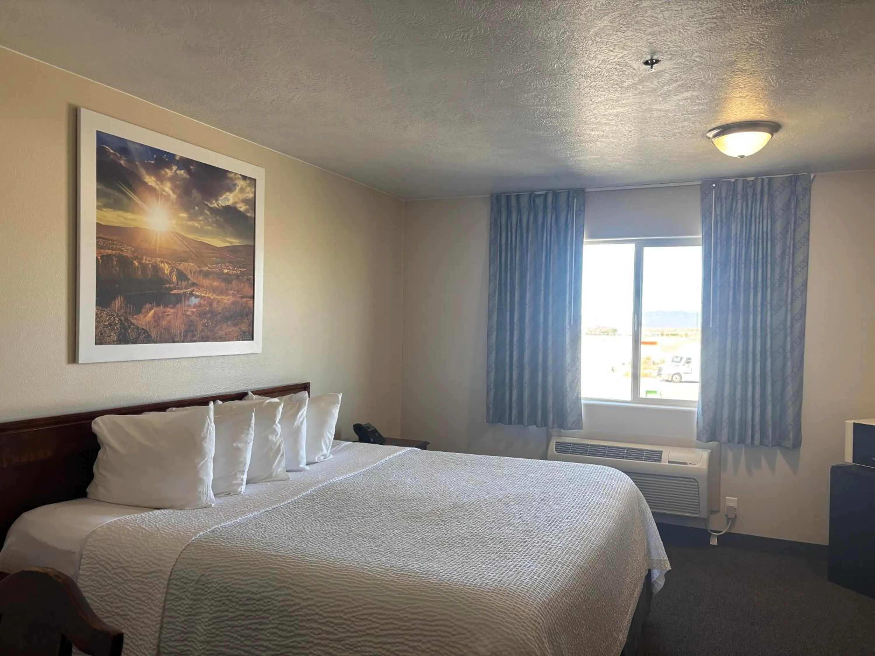 Bedroom, Bed in Days Inn by Wyndham Beaver