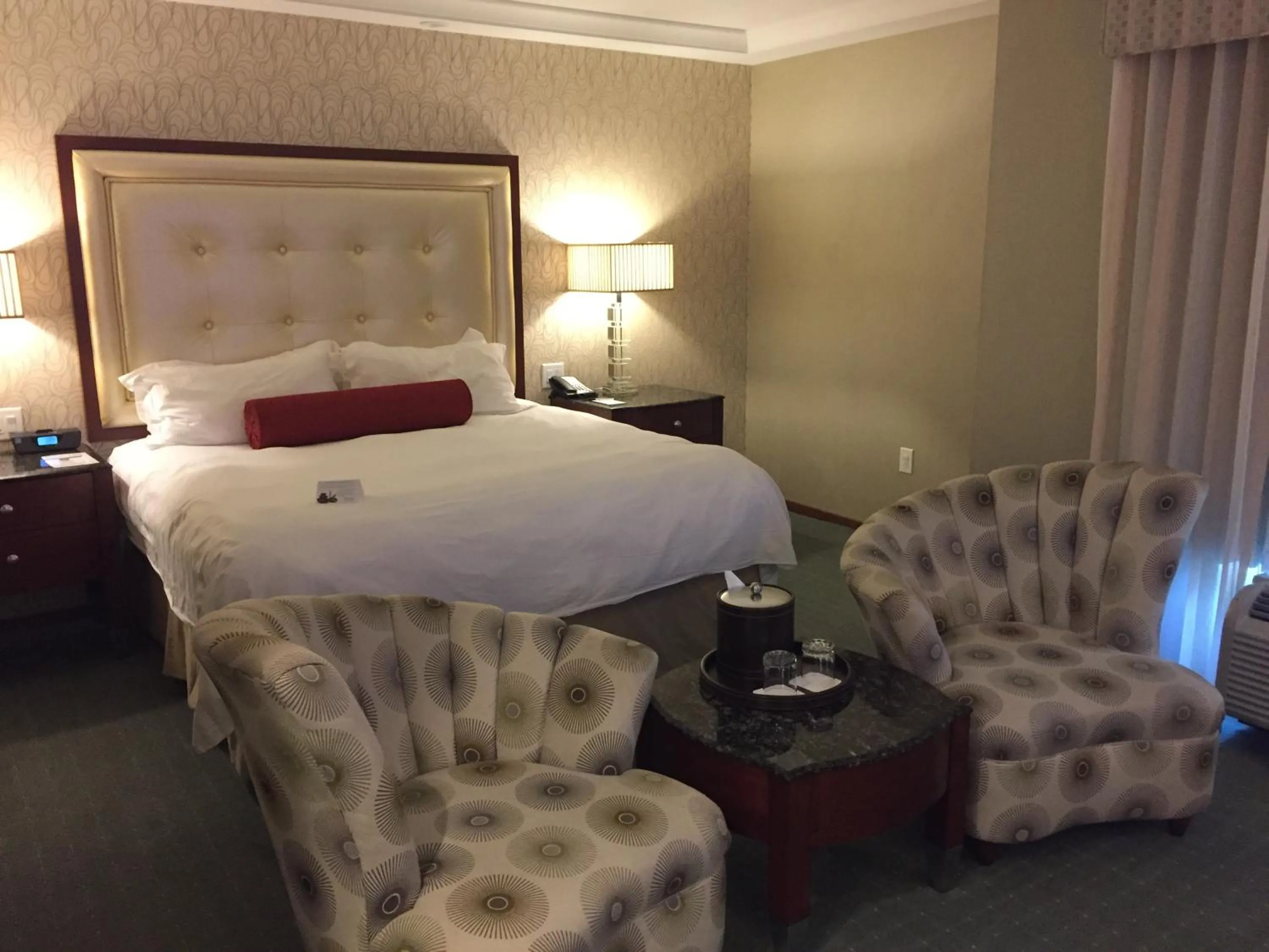 Seating area in Town & Country Inn and Suites