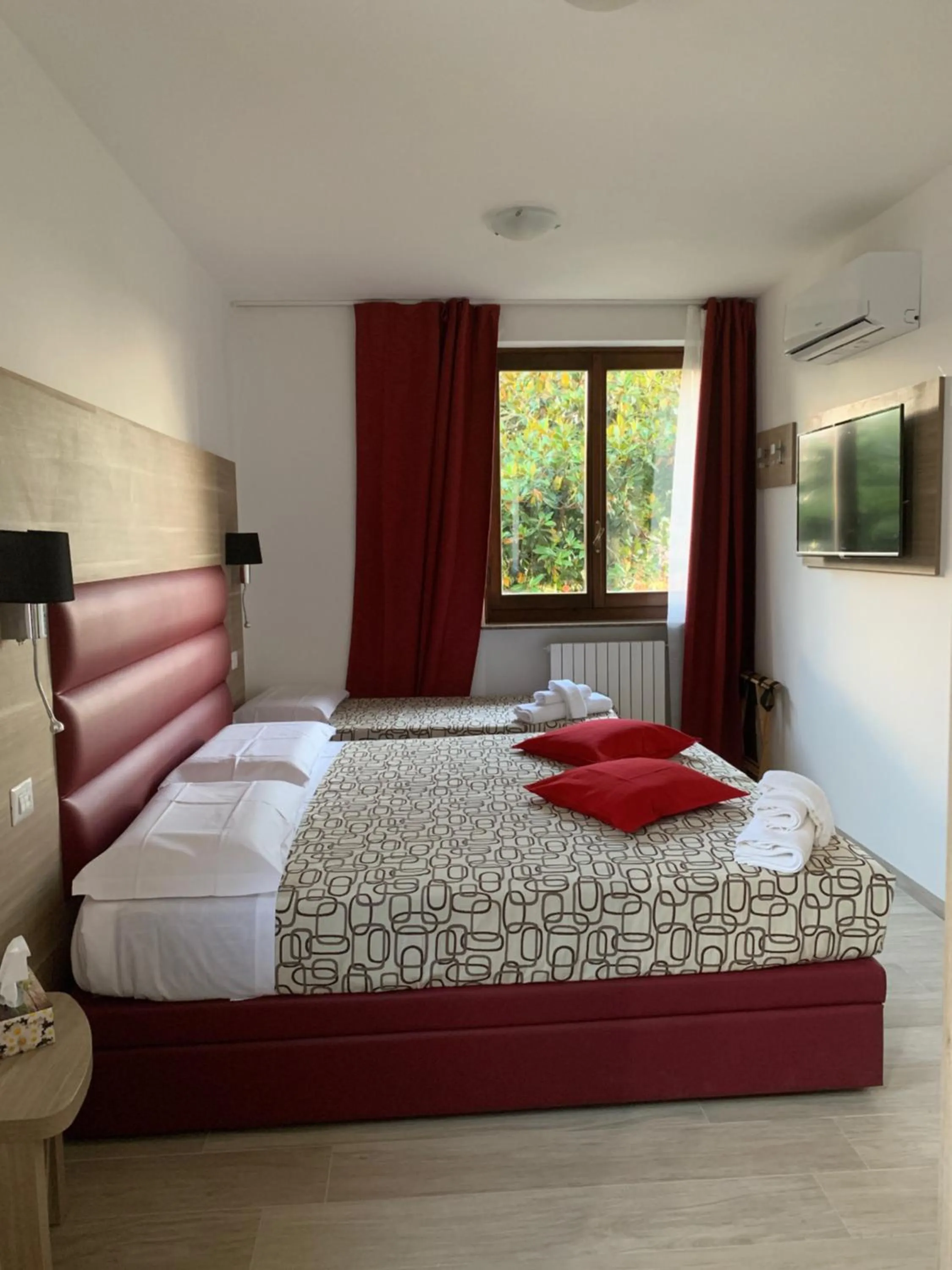 Photo of the whole room, Bed in Villa Cuore