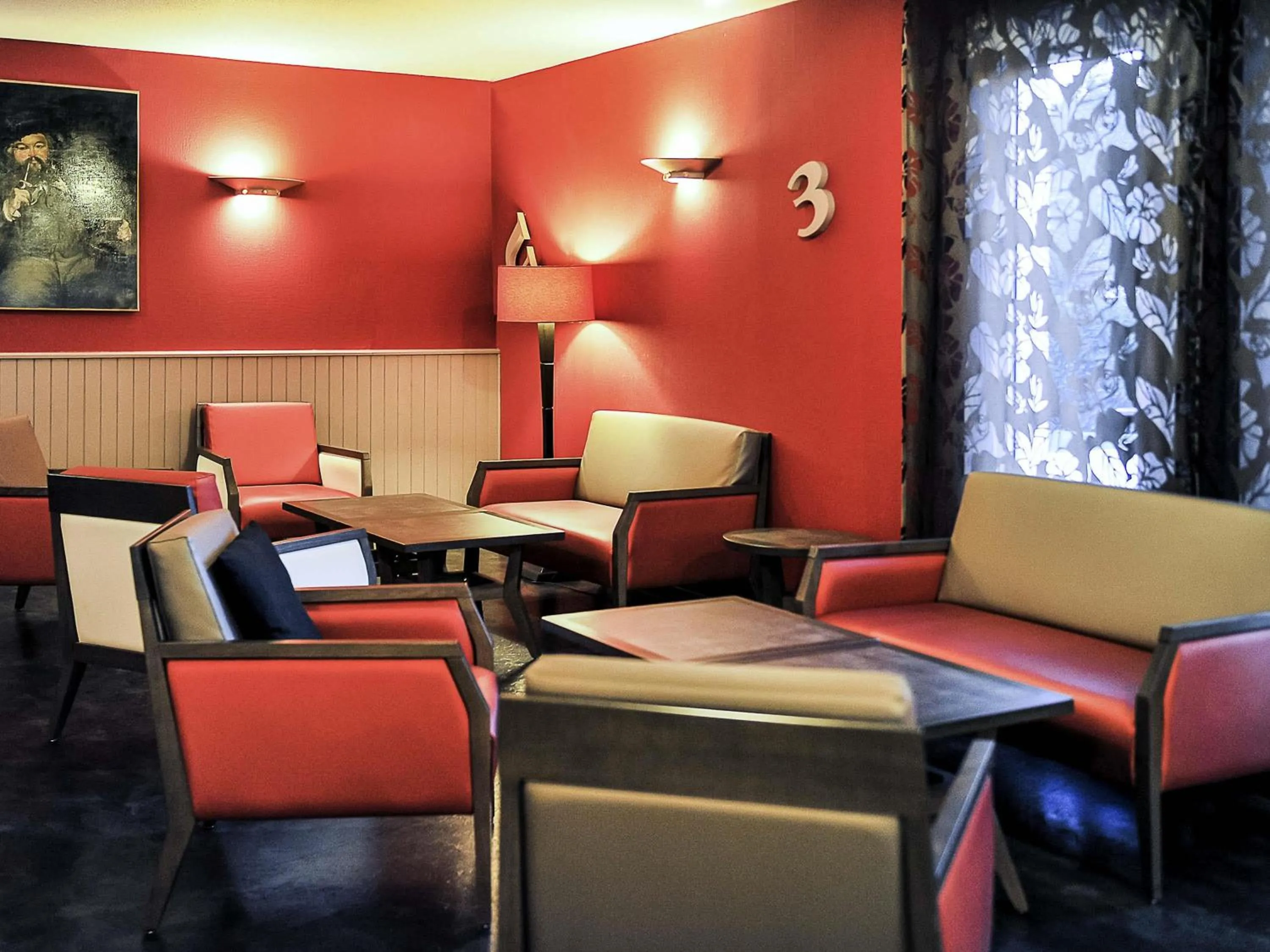 Lounge or bar in Hotel ibis Autun
