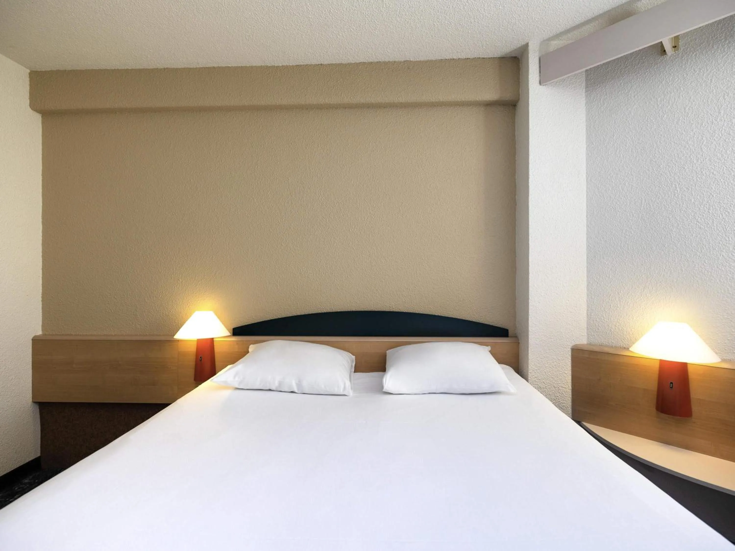 Bedroom, Bed in Hotel ibis Autun