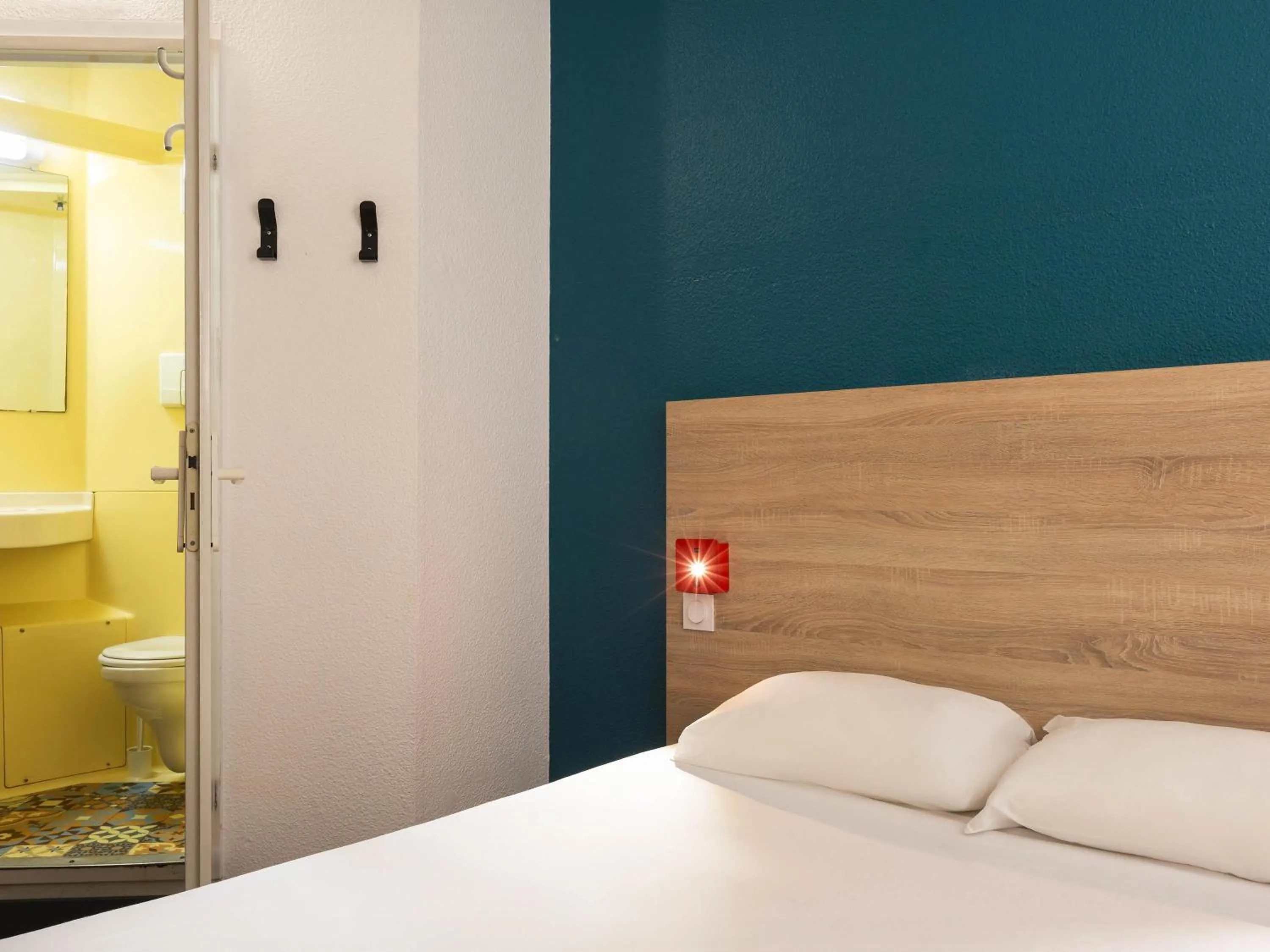 Bedroom, Bed in hôtel F1 Strasbourg Sud La Vigie