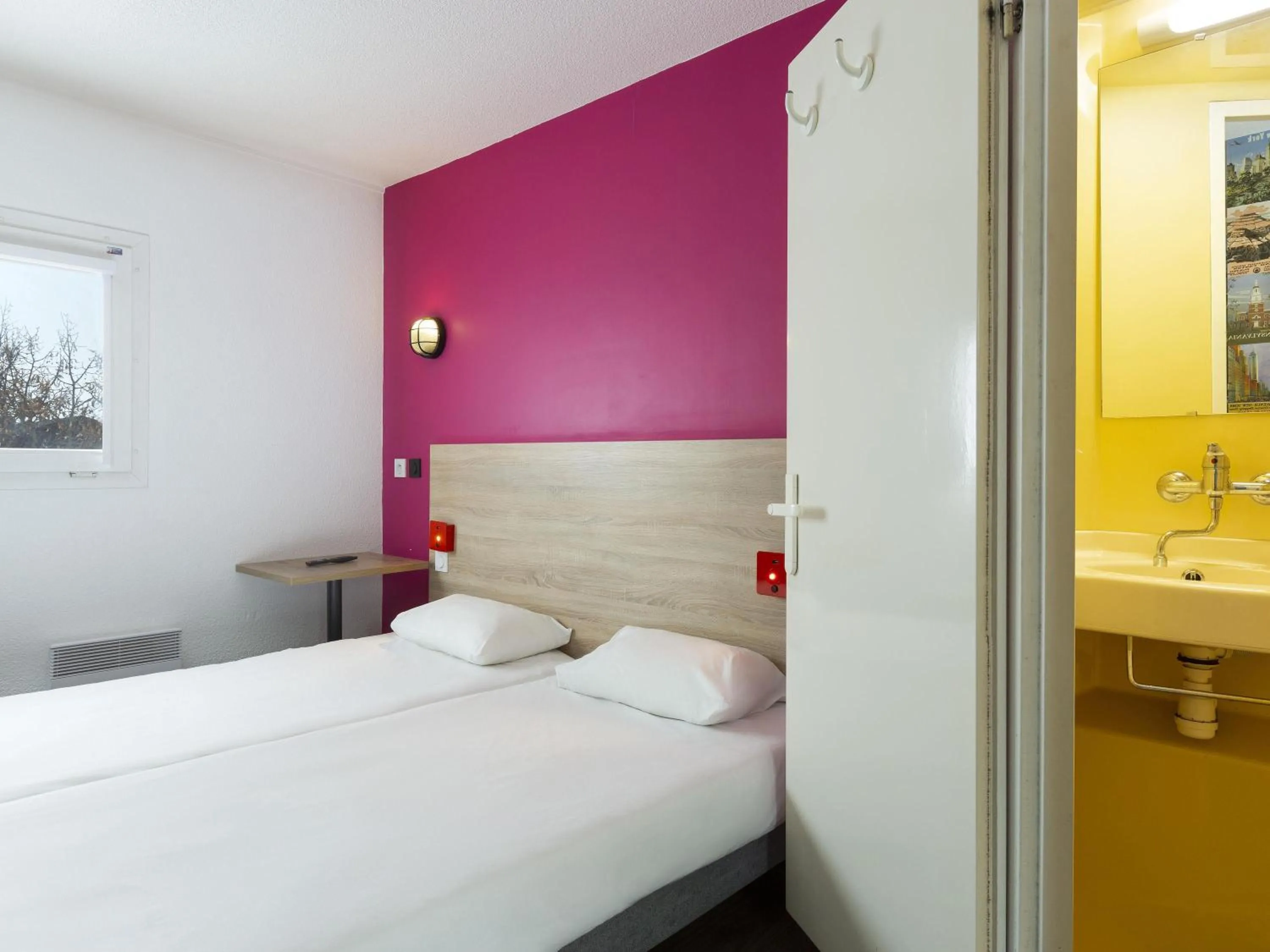 Bedroom, Bed in hôtel F1 Strasbourg Sud La Vigie