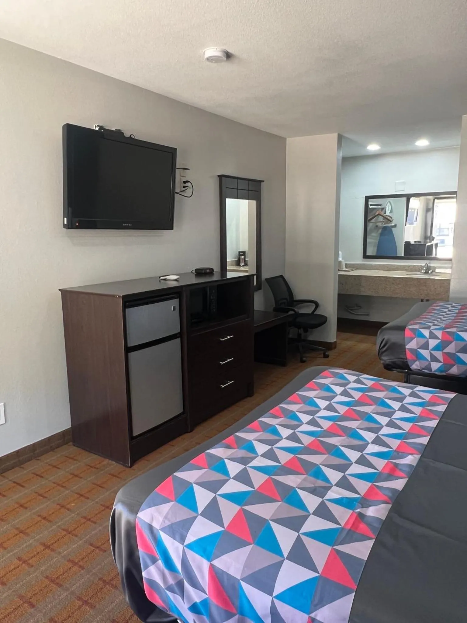 TV and multimedia, Bed in Economy Inn Ashdown