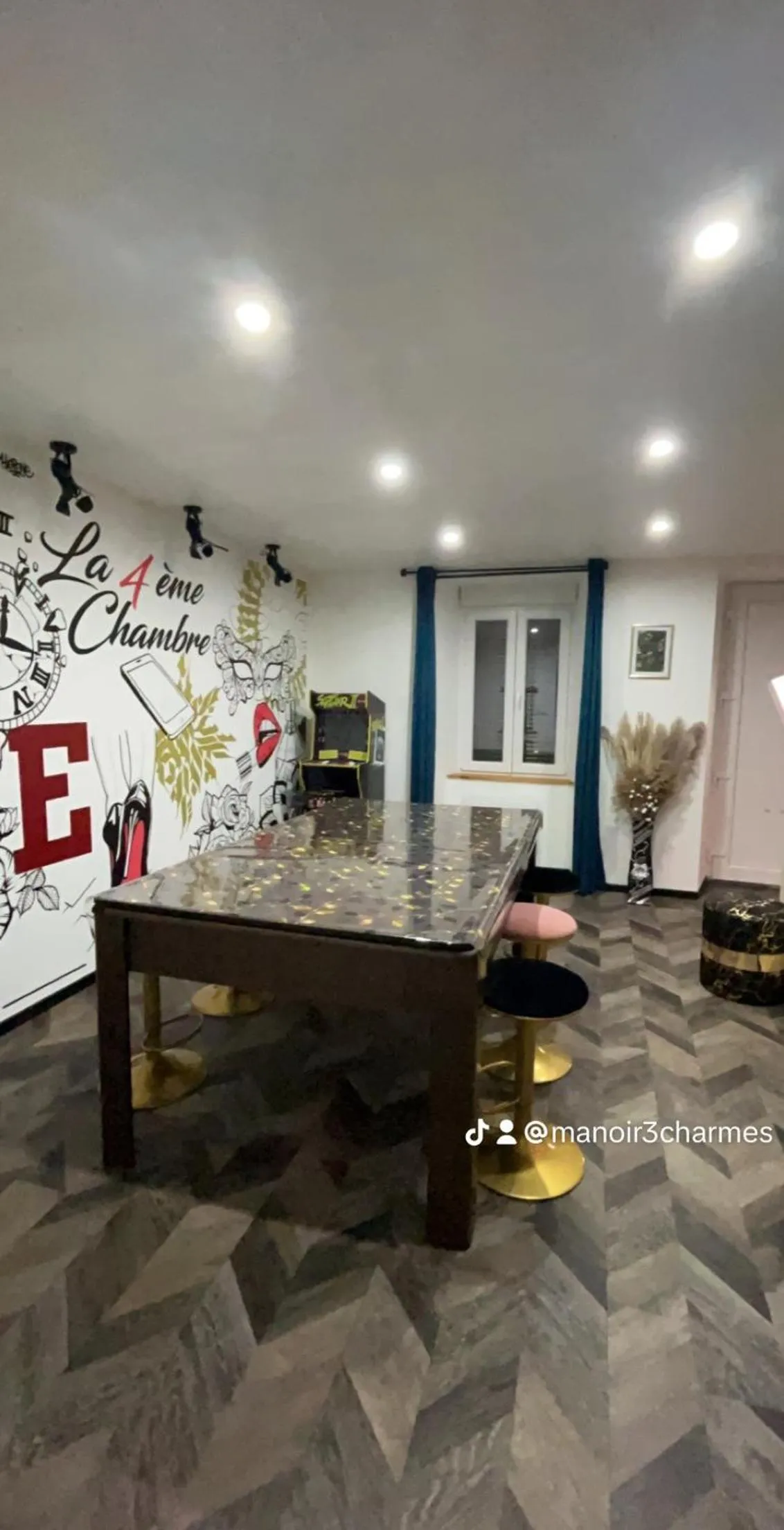 MANOIR AUX trois charmes