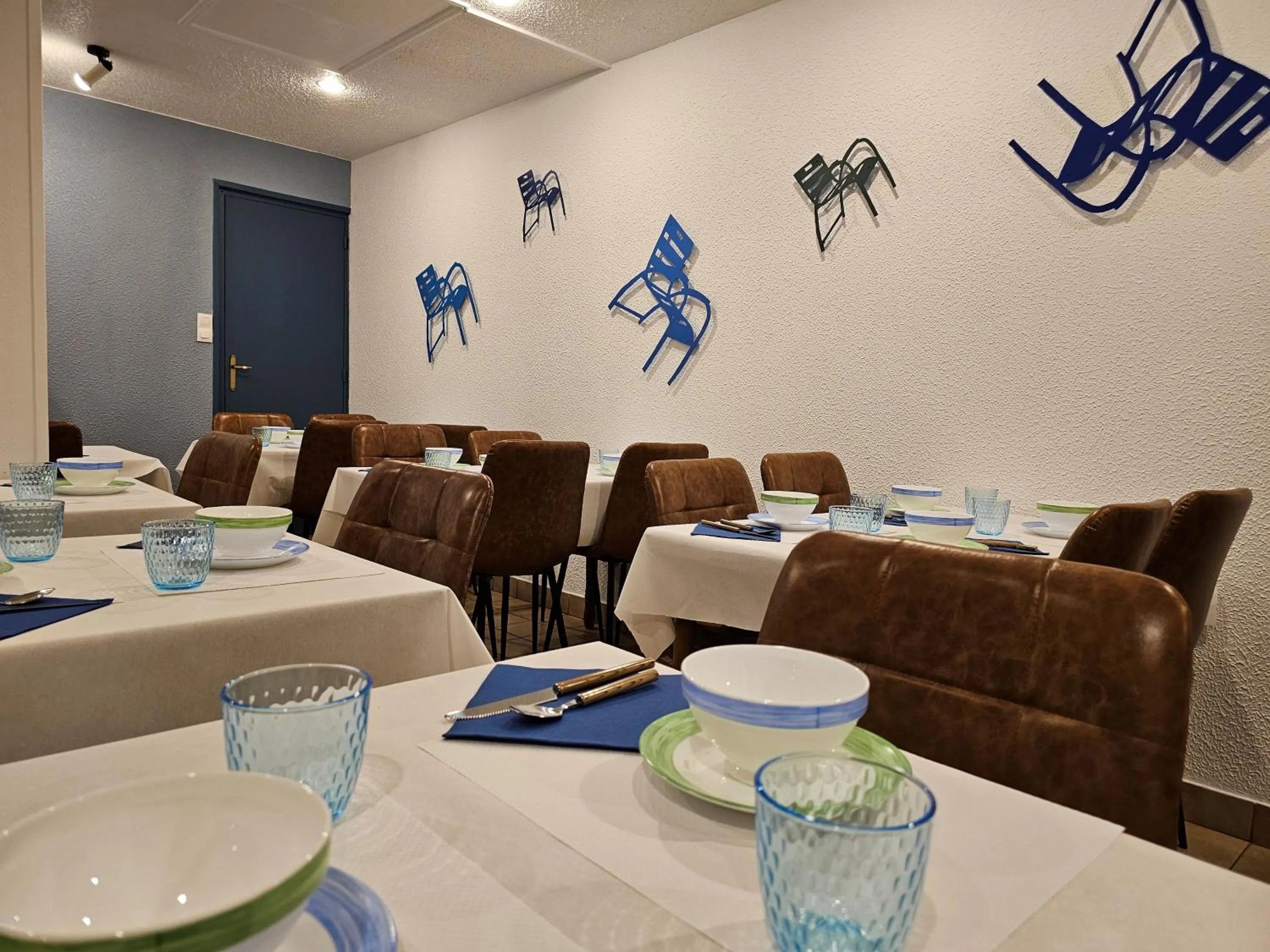 Buffet breakfast in Escal Hôtel