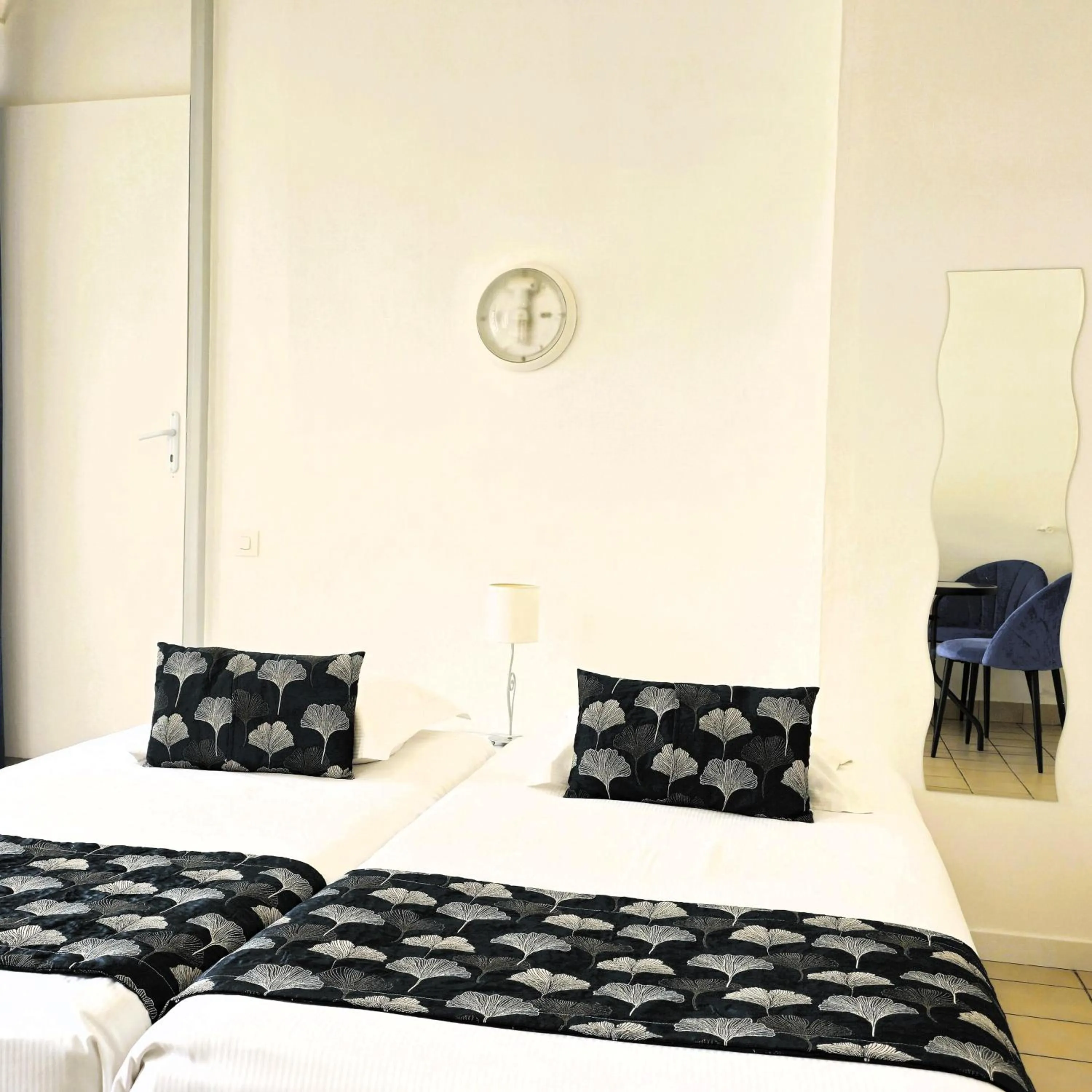 Bedroom, Bed in Escal Hôtel