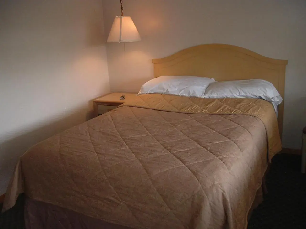 Small Double Room in Fels Three Crown Motel Small Double Room in Fels Three Crown Motel