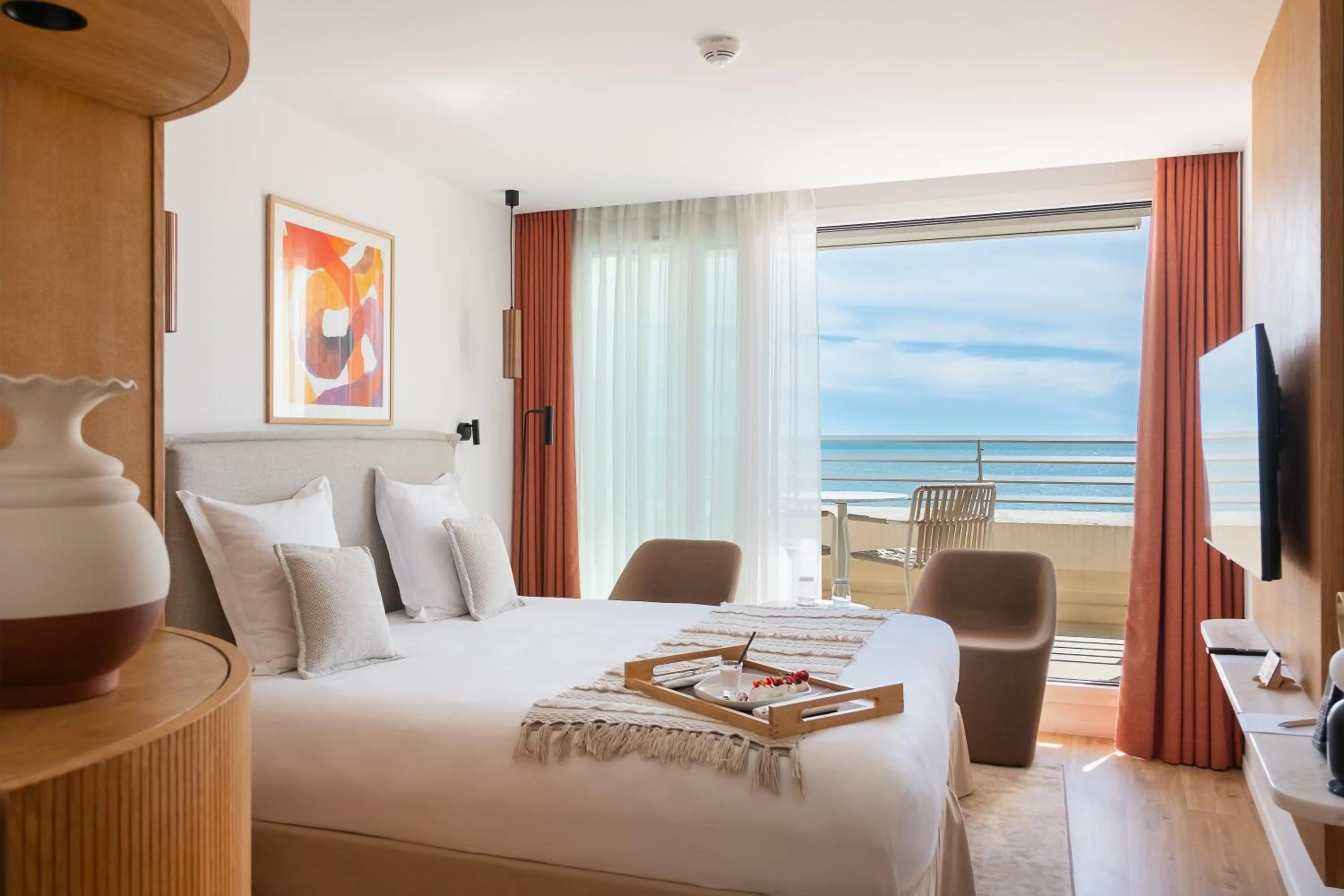 Bedroom, Bed in Hôtel La Plage 5 étoiles La Grande Motte