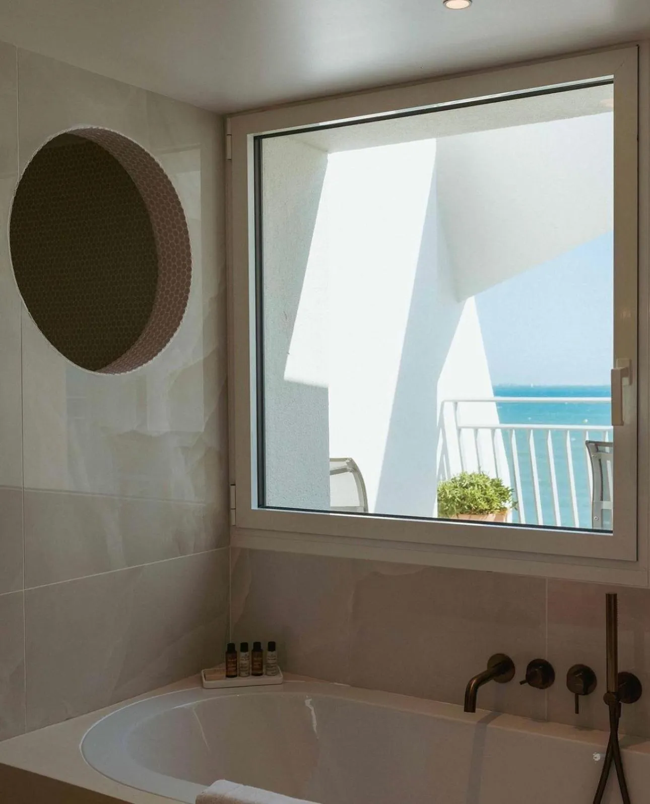 Bathroom in Hôtel La Plage 5 étoiles La Grande Motte