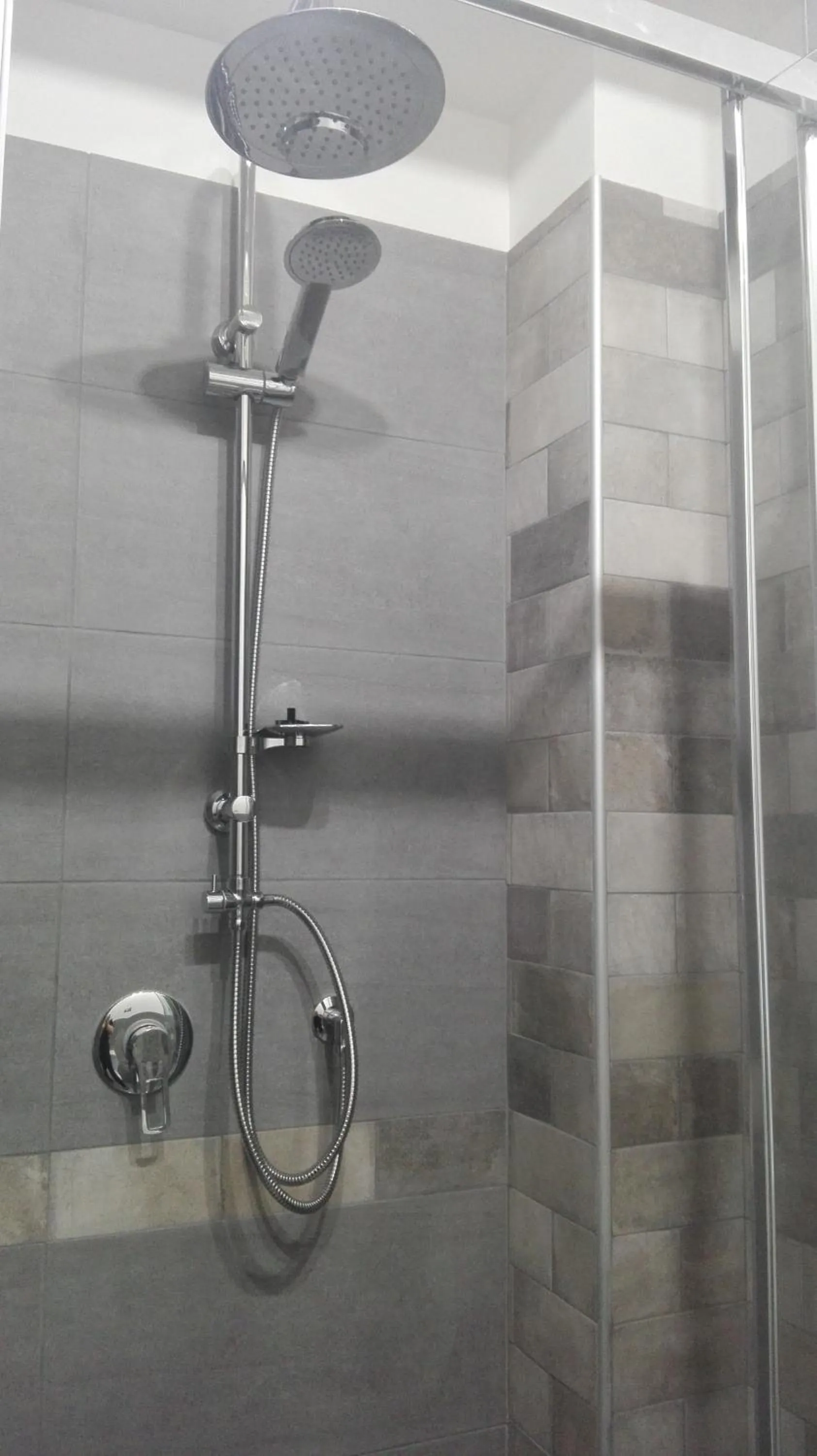 Shower in B&B TERRA DI MITI