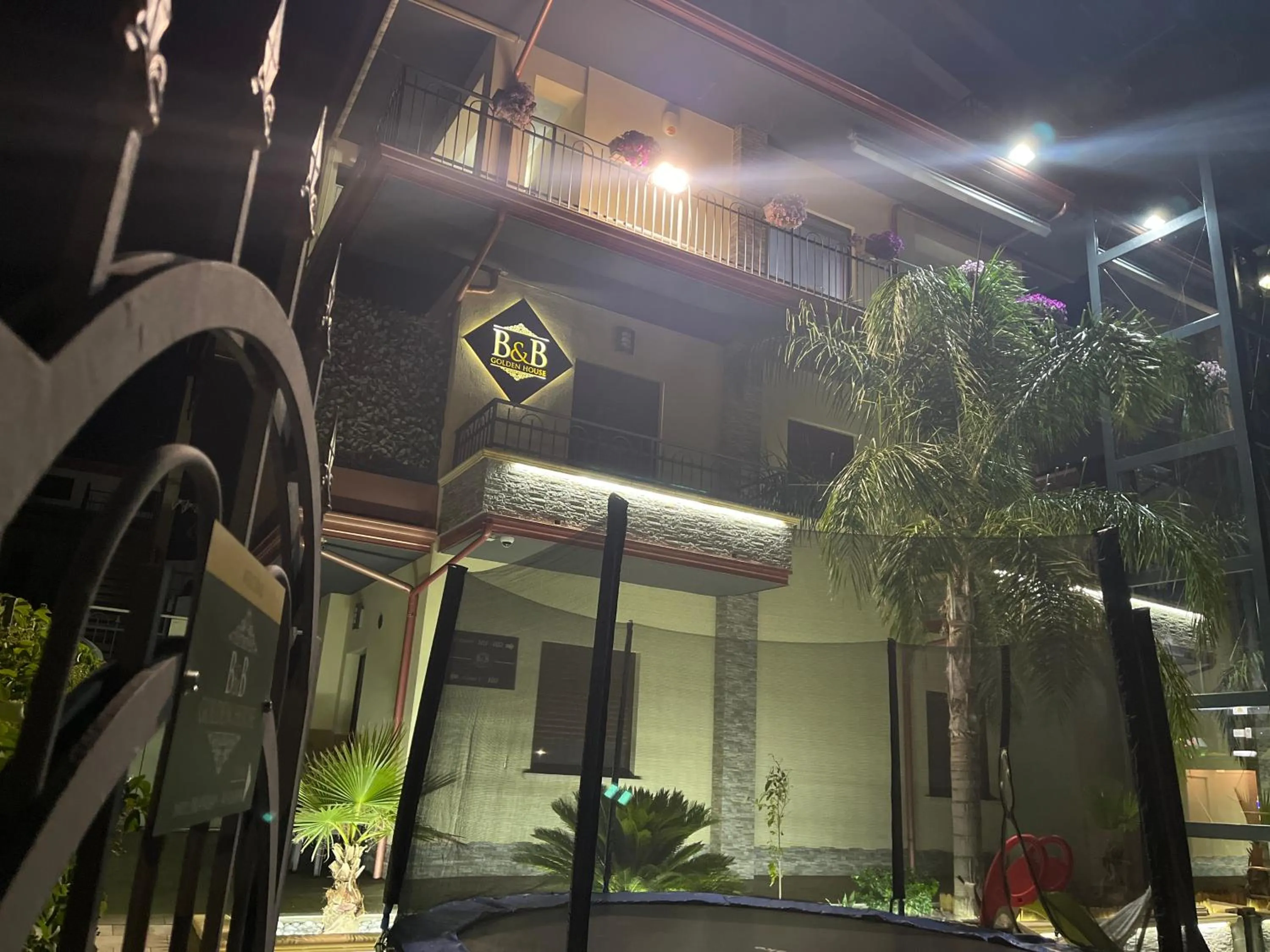 B&B Golden House & spa