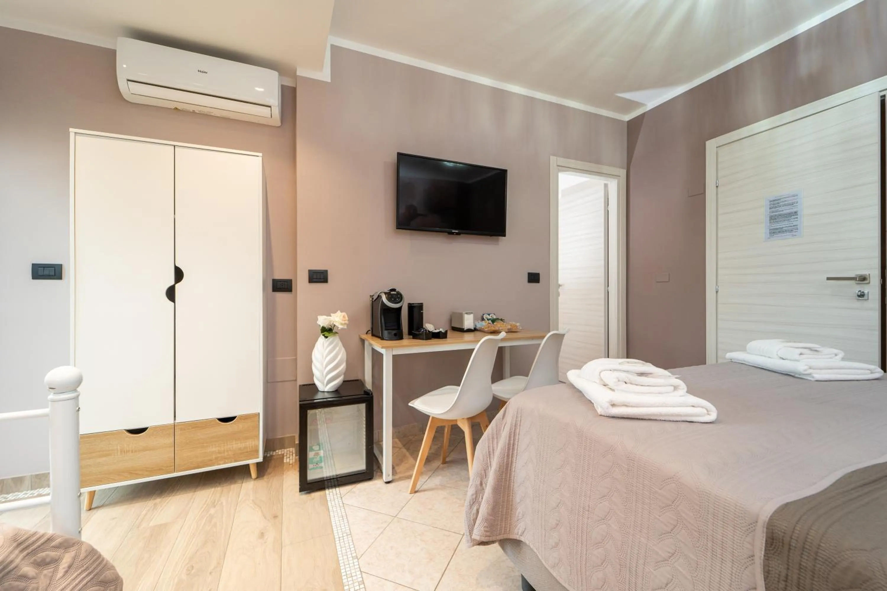 Bed in B&B Golden House & spa