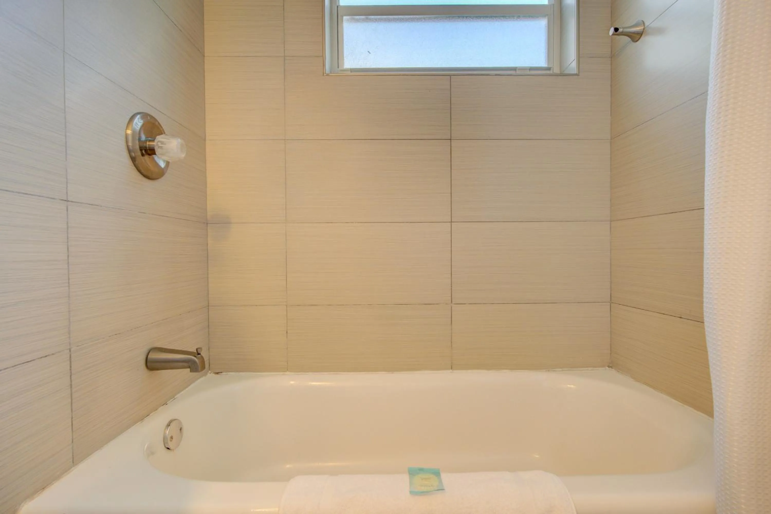 Bath in Leeward Motel By Capital O North Miami Beachside