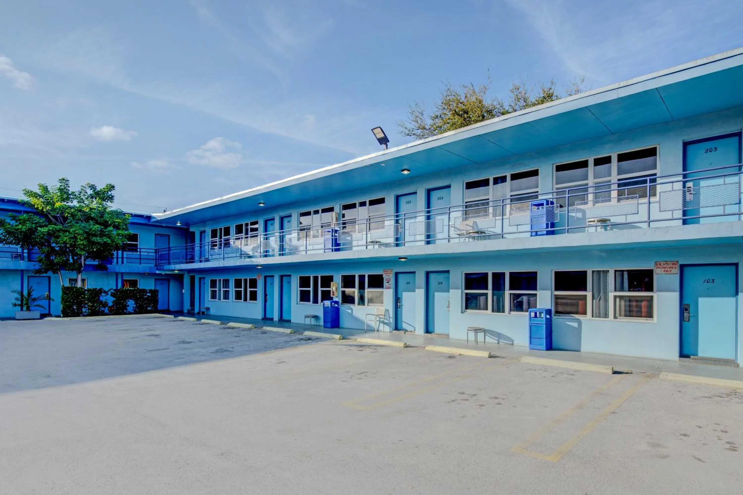 Facade/entrance in Leeward Motel By Capital O North Miami Beachside